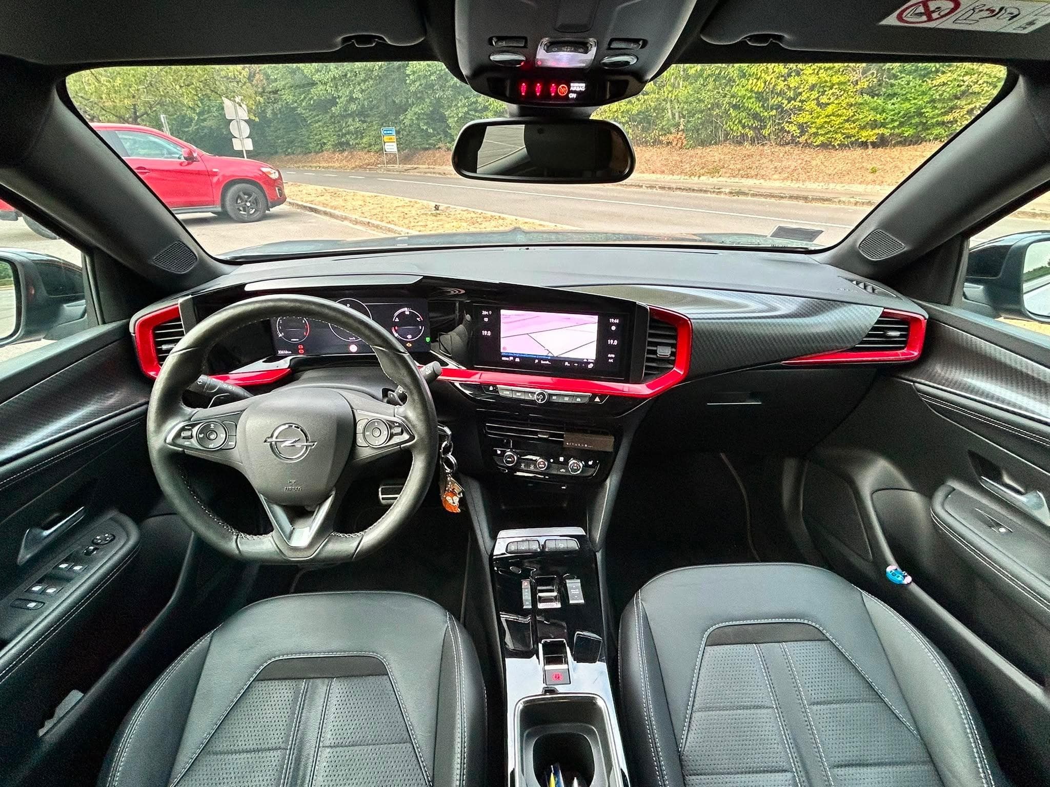 Opel Mokka GS Red Stripe (2022) - Photo 13
