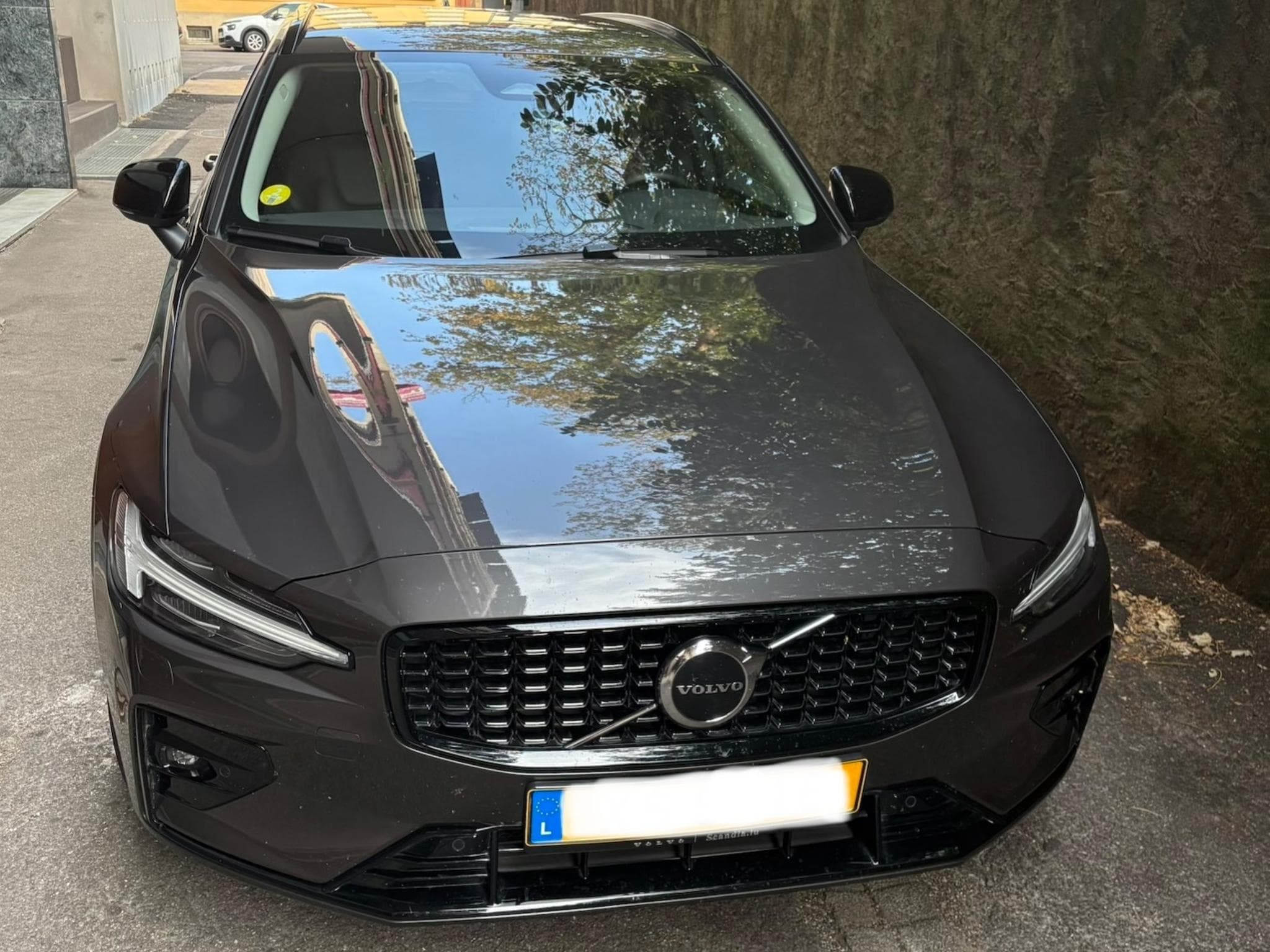 Volvo V60 V60 plus B4 mild hybrid diesel dark (2023) - Foto 2