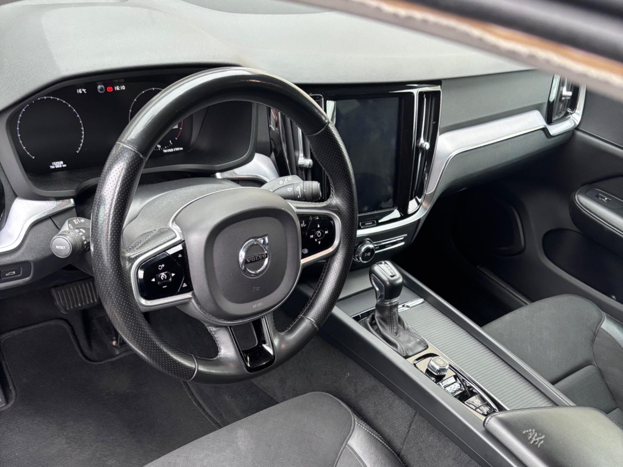 Volvo V60 V60 D4 AWD Geartronic Momentum Pro (2019) - Photo 11