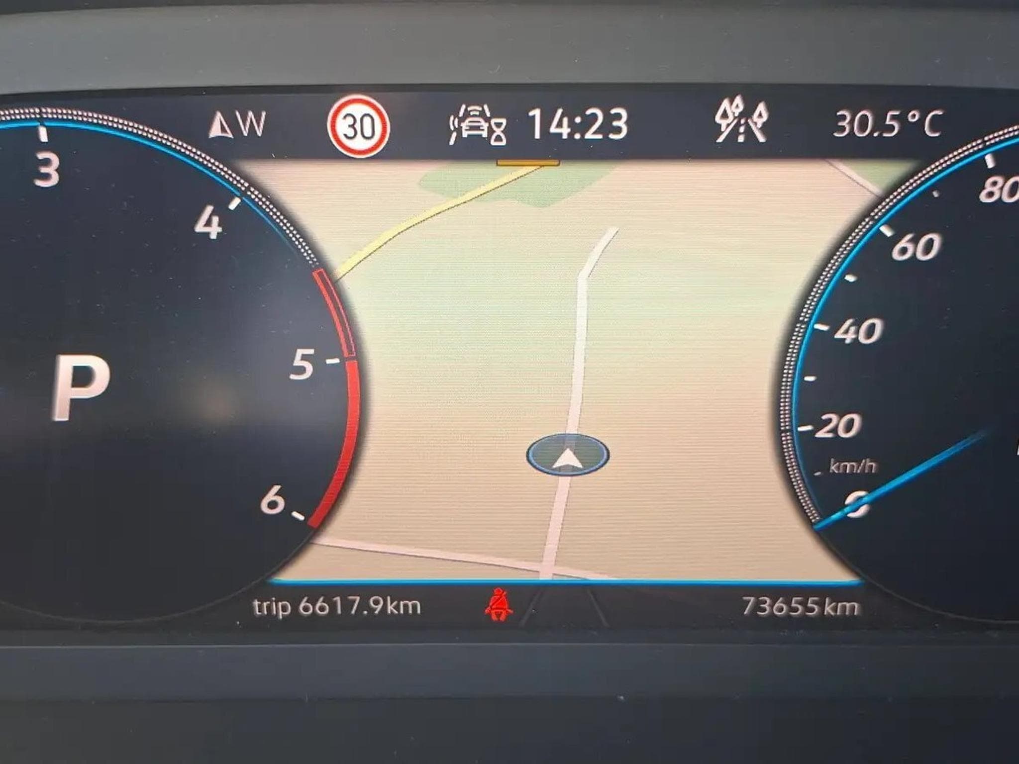 VW Tiguan R-Line (2022) - Foto 8