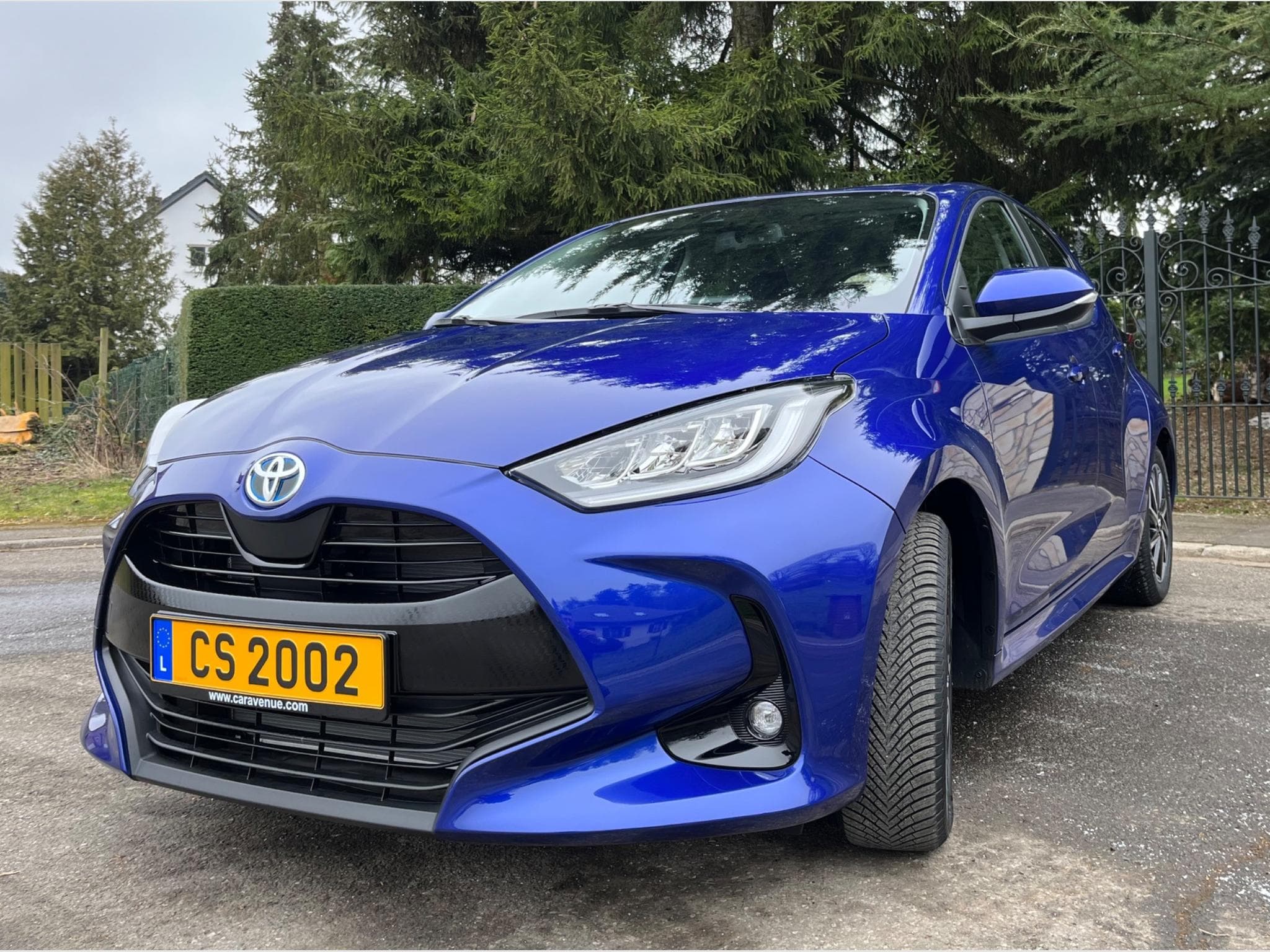 Toyota Yaris Hybrid Iconic (2023) - Foto 2
