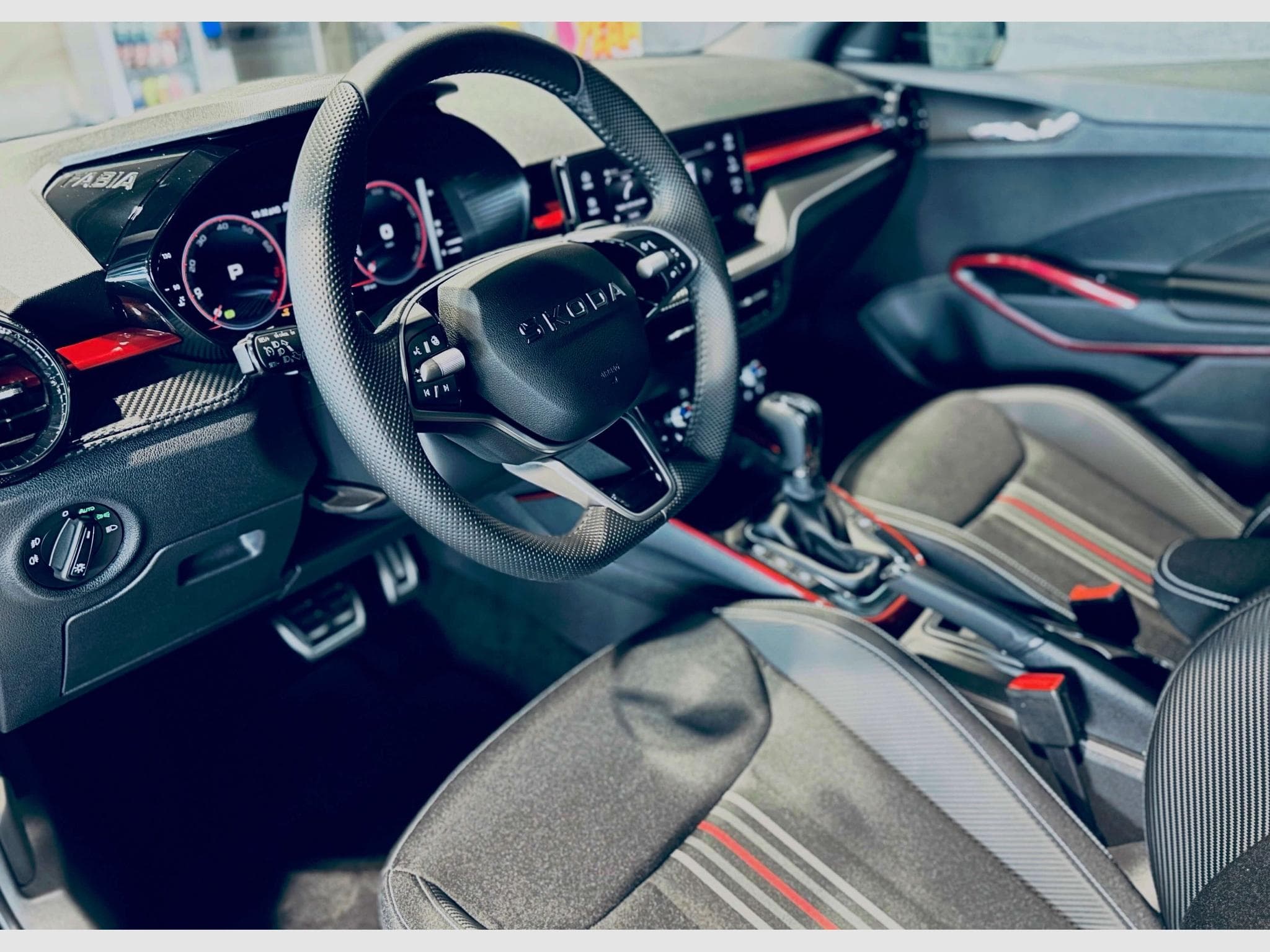 Skoda Fabia FABIA MONTE CARLO TSI DSG (2026) - Photo 10