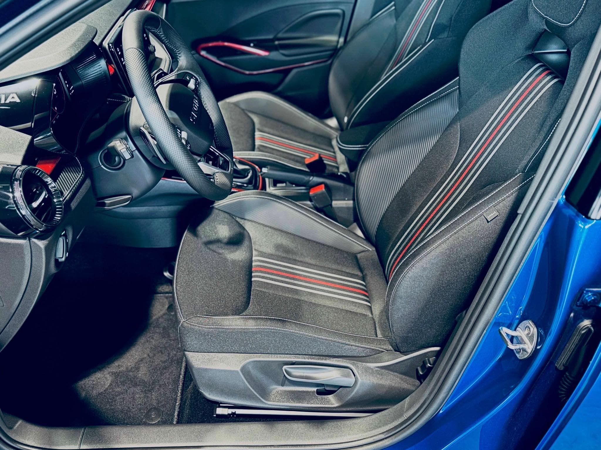 Skoda Fabia FABIA MONTE CARLO TSI DSG (2026) - Photo 8