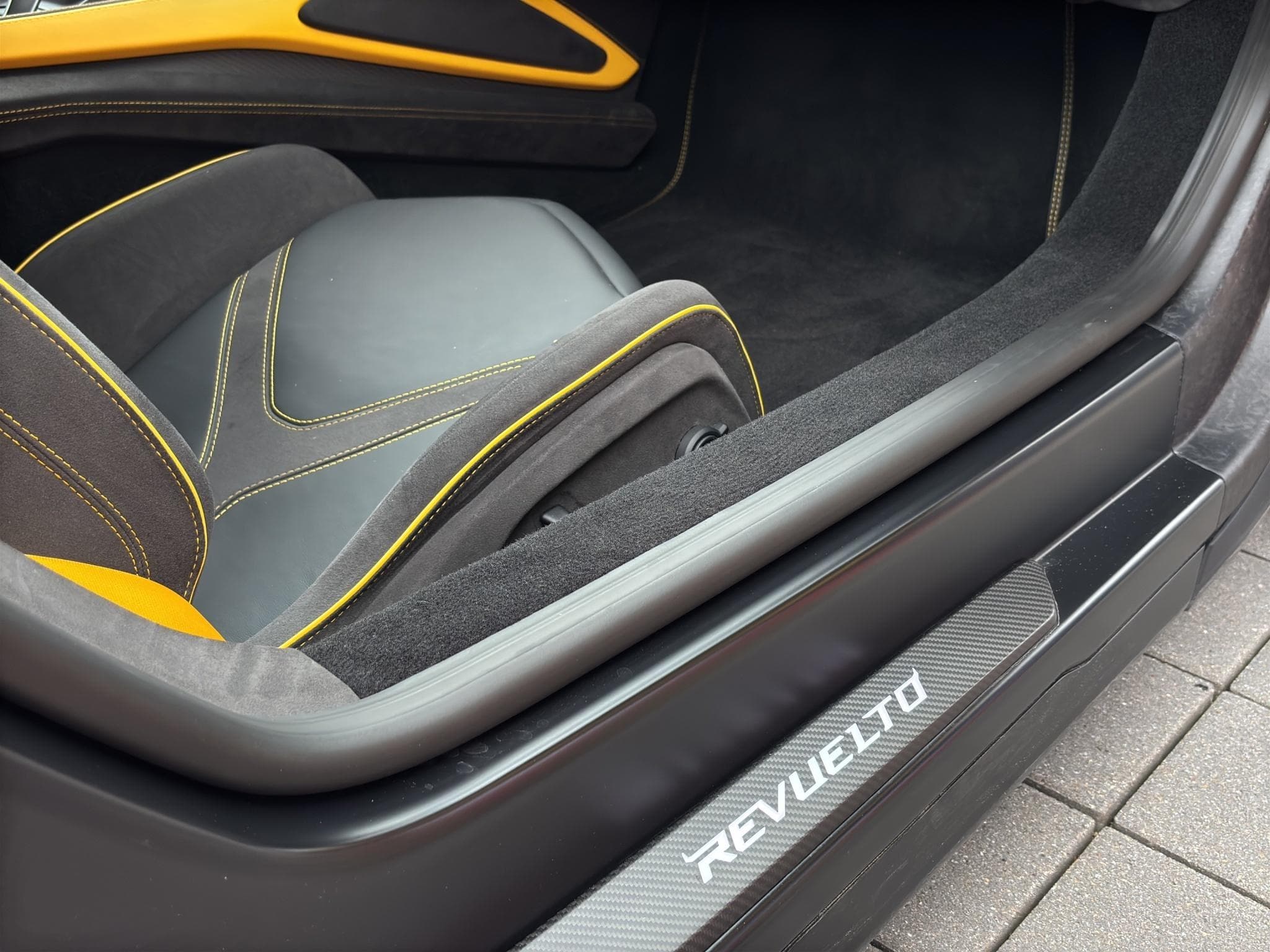 Lamborghini Revuelto 2025 (2026) - Foto 12