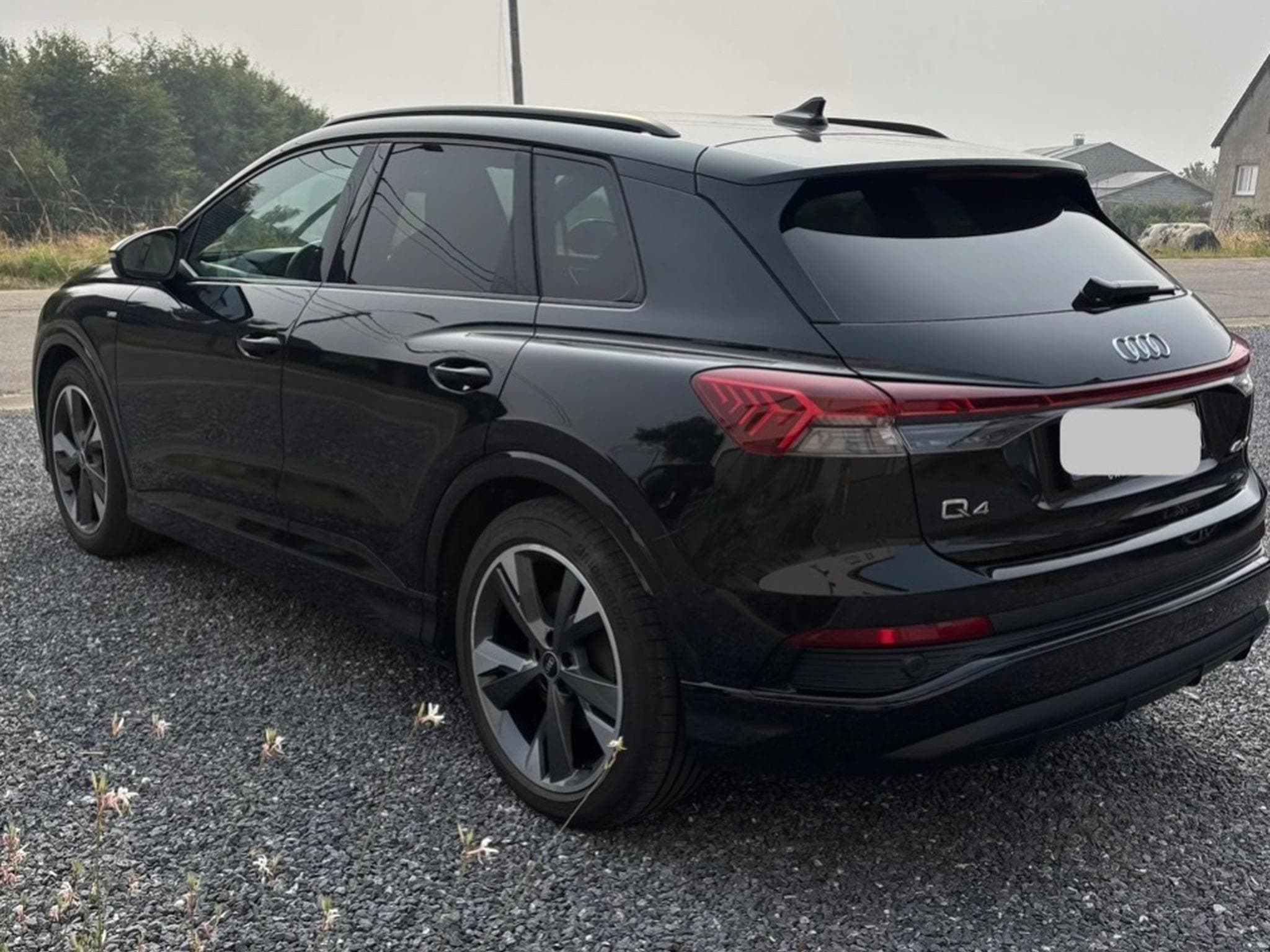 Audi Q4 e-tron S-line (2021) - Photo 2