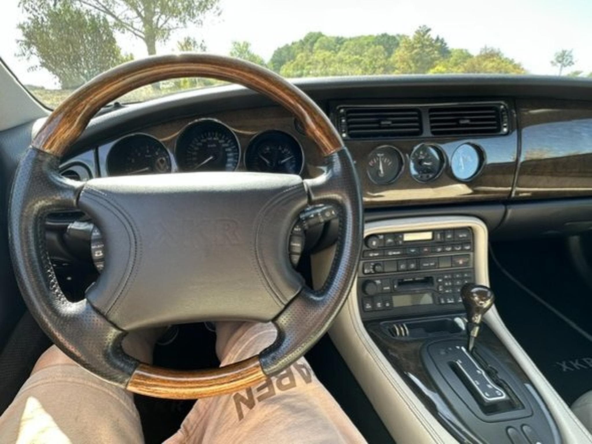Jaguar XKR Coupé (1999) - Photo 4