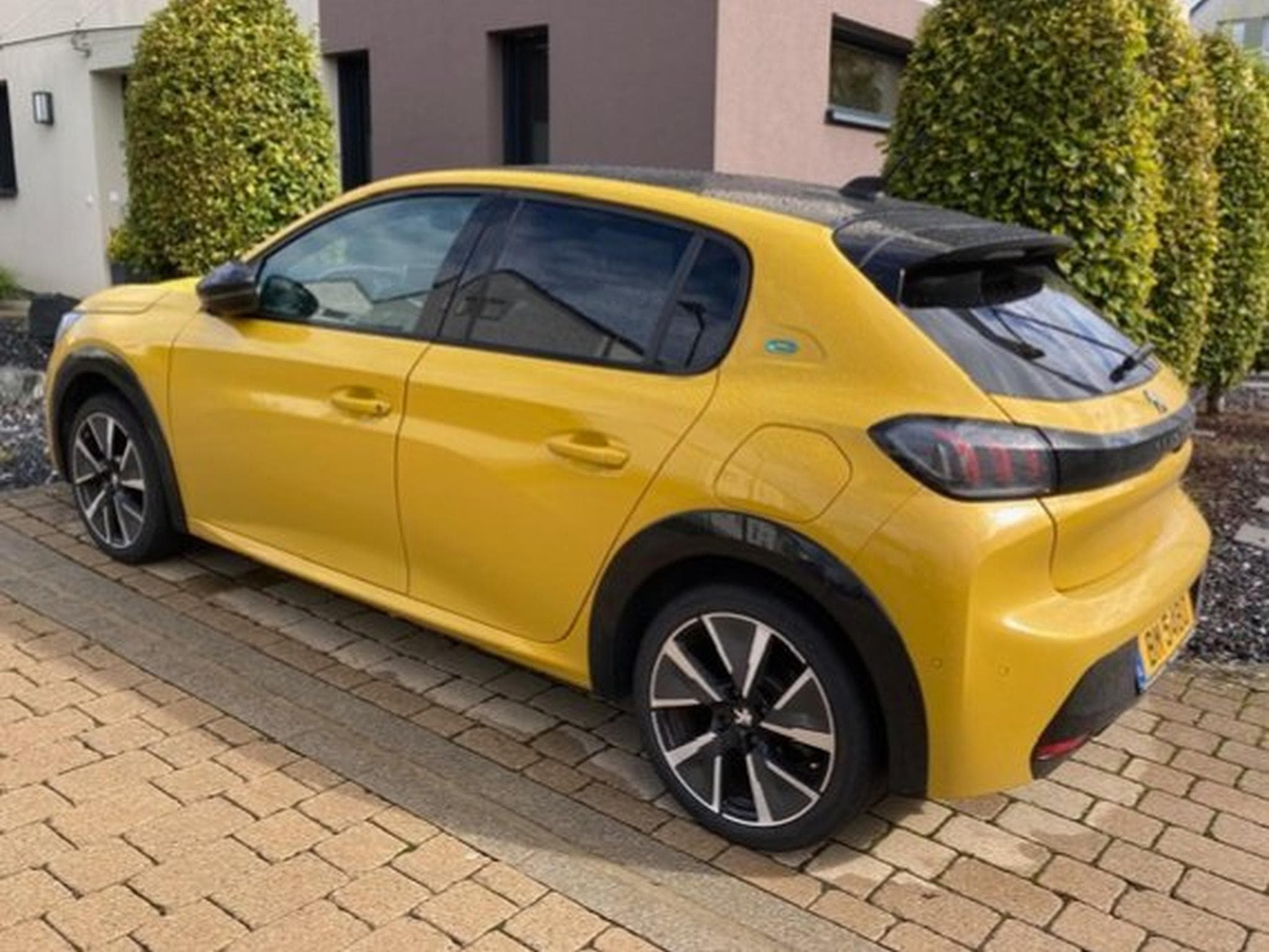 Peugeot 208 GT (2020) - Photo 3