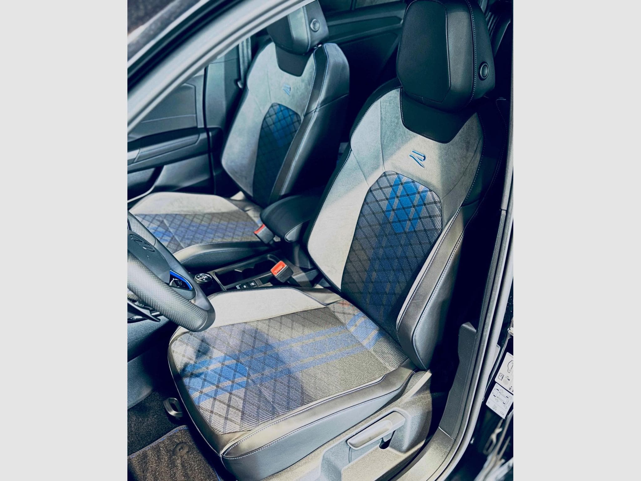 VW T-Roc T-ROC R TSI 4MOTION DSG (2025) - Foto 8