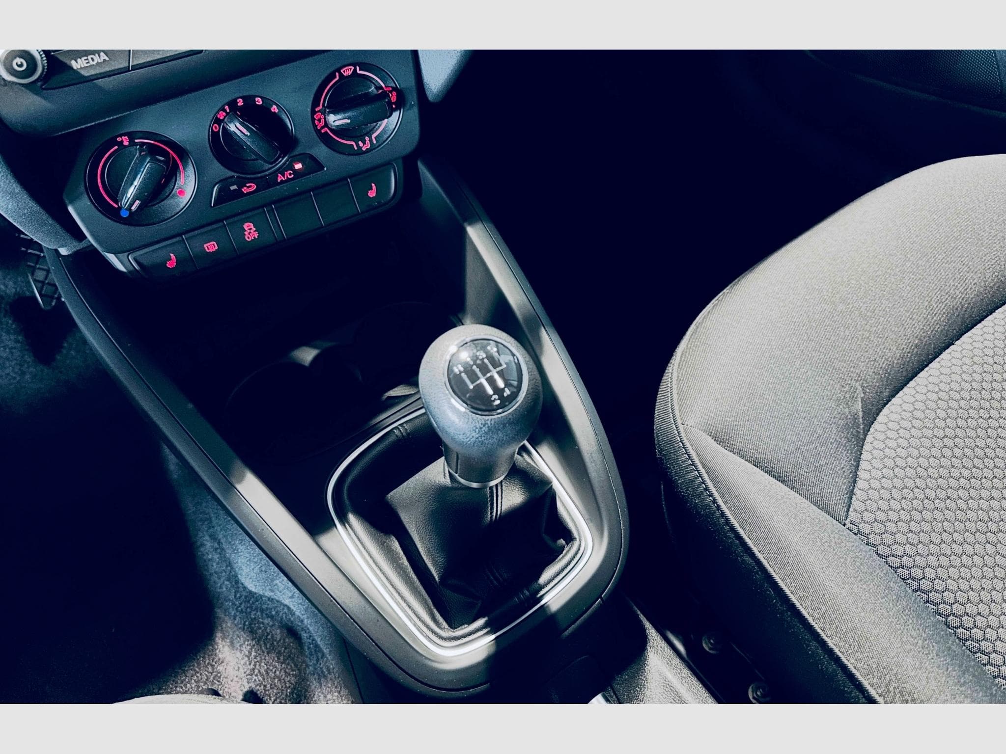 Audi A1 A1 SPORTBACK TFSI ULTRA (2016) - Photo 10