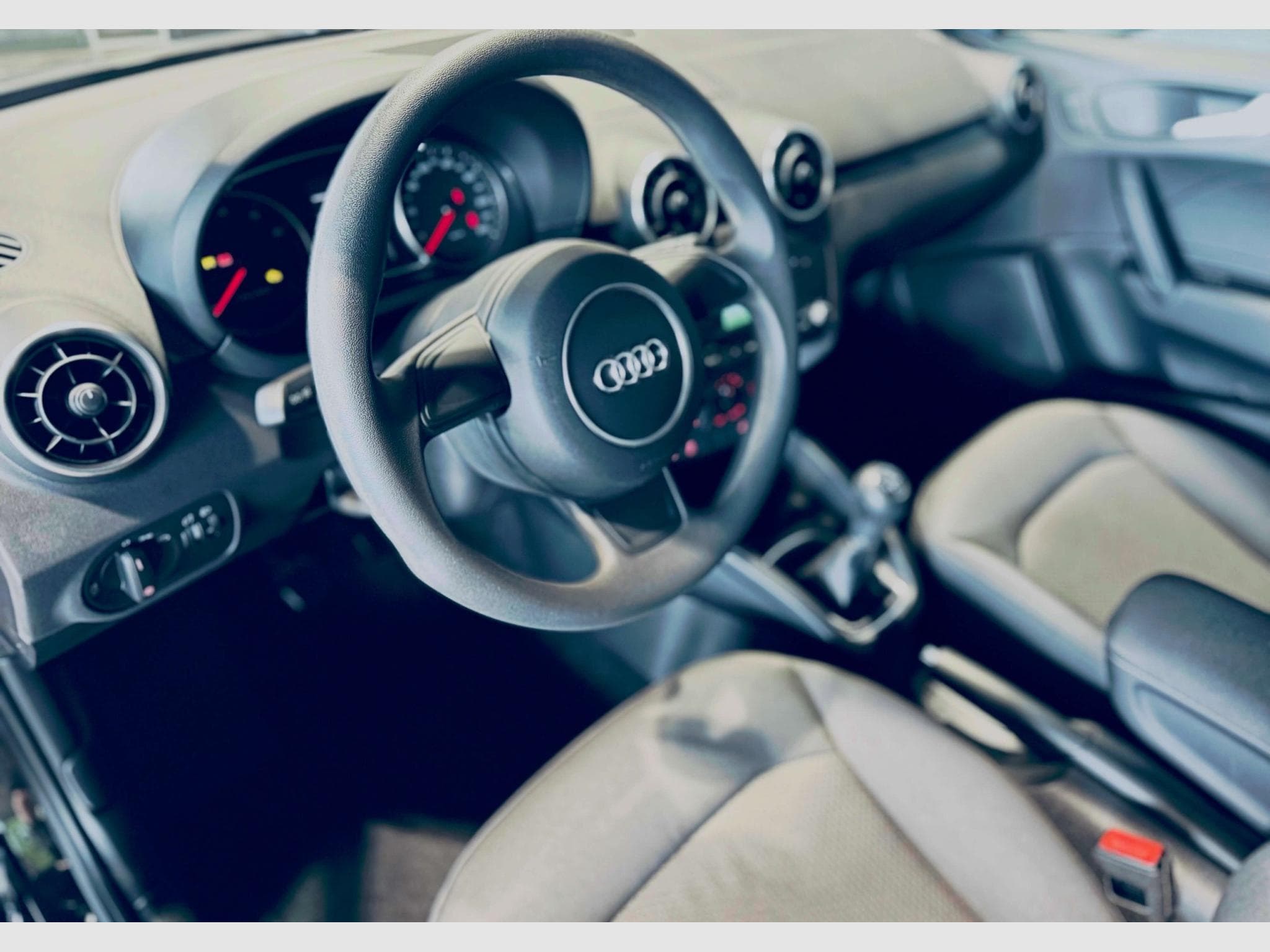 Audi A1 A1 SPORTBACK TFSI ULTRA (2016) - Photo 9