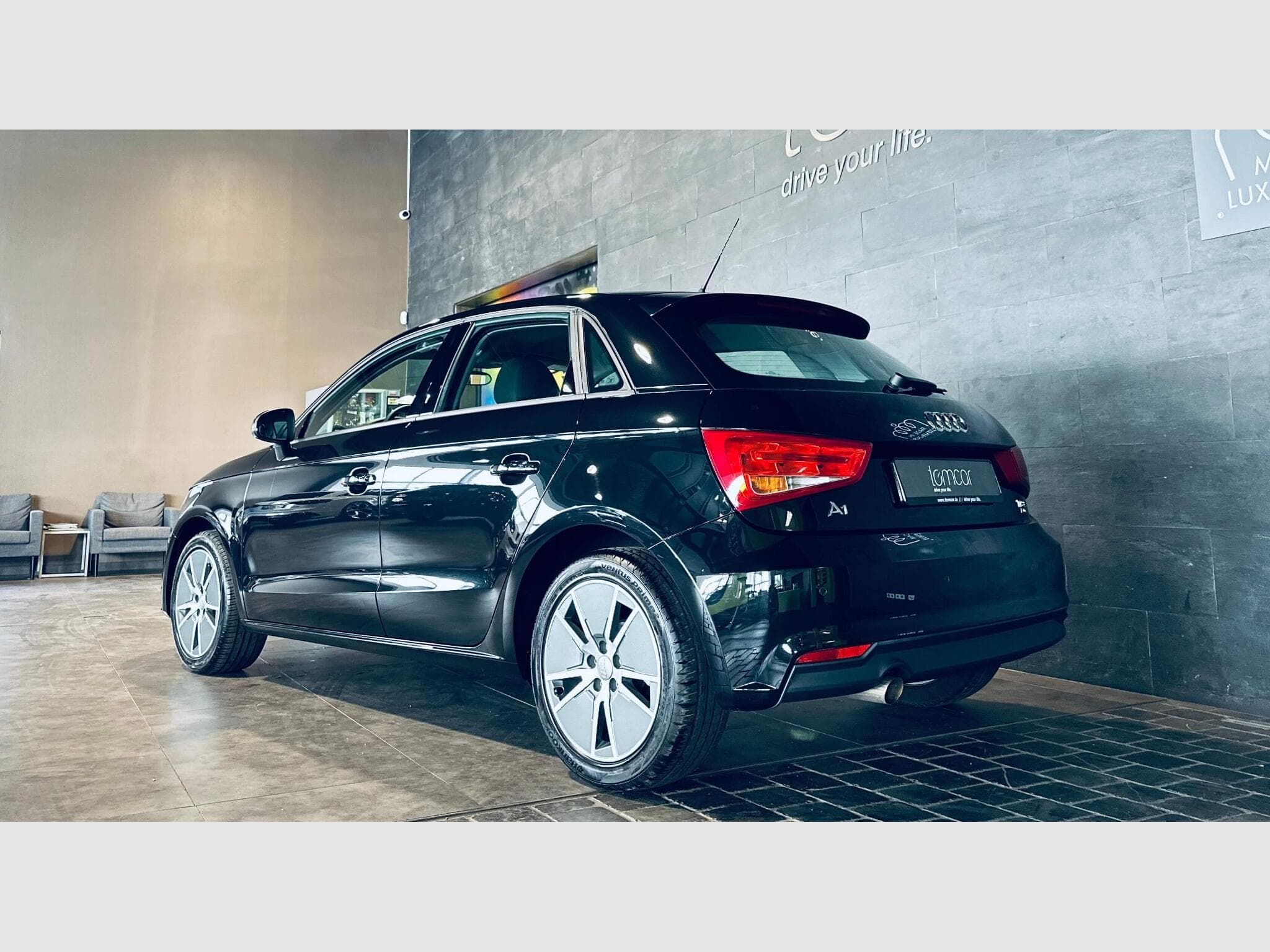 Audi A1 A1 SPORTBACK TFSI ULTRA (2016) - Photo 4