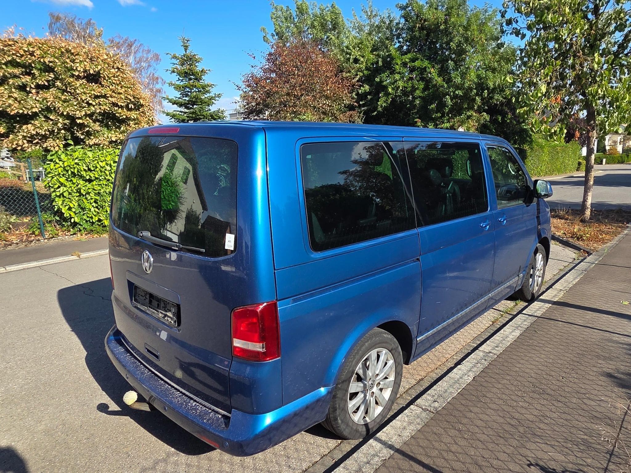 VW Multivan T5.2 - Highline (2010) - Foto 2