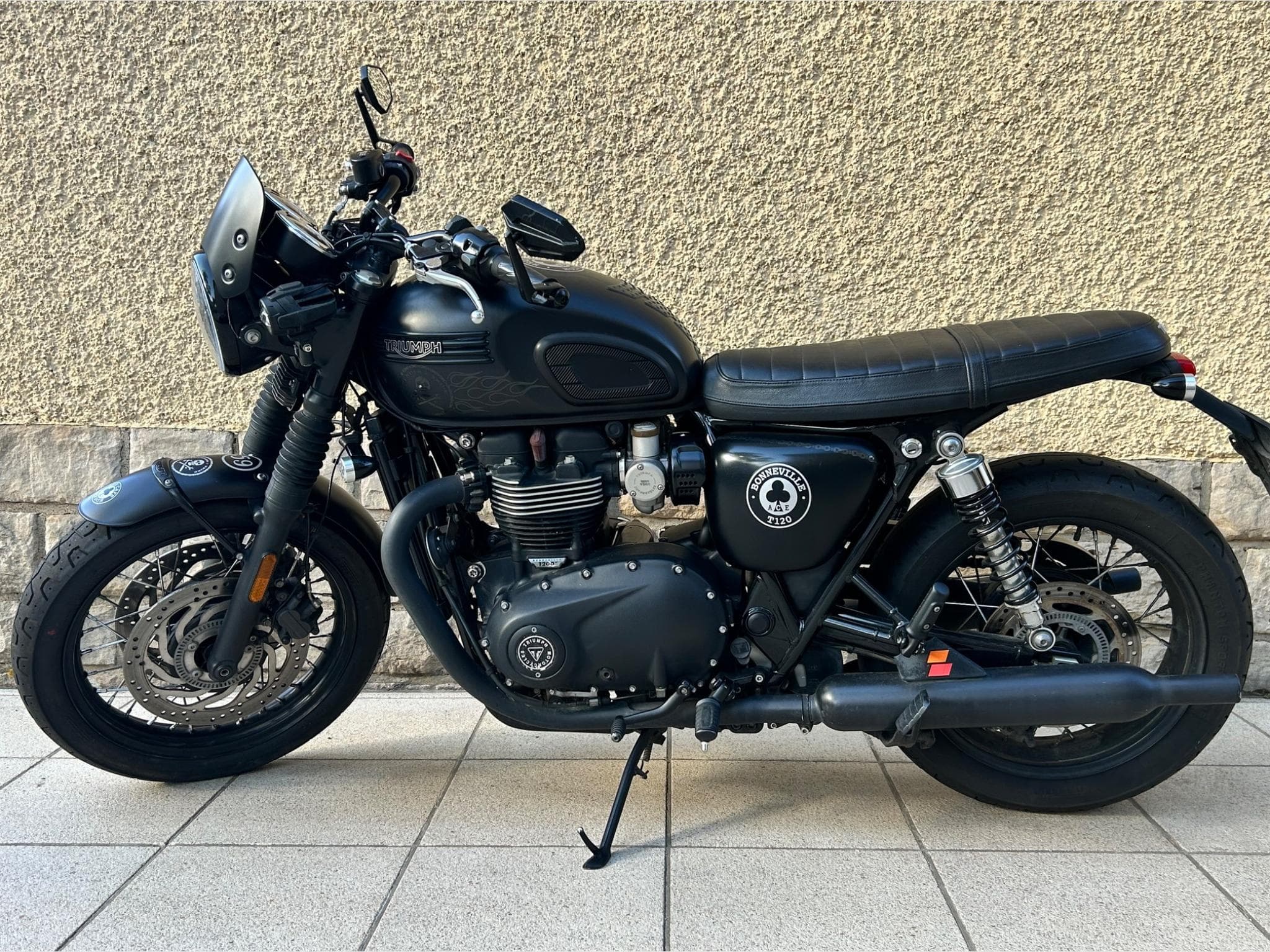 Triumph Bonneville T120 Black Ace Café Limited Edition (2019) - Photo 3