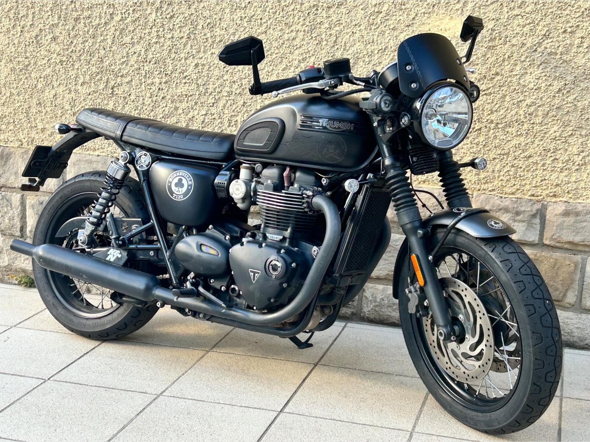 Triumph Bonneville T120 Black Ace Café Limited Edition (2019) - Photo 4