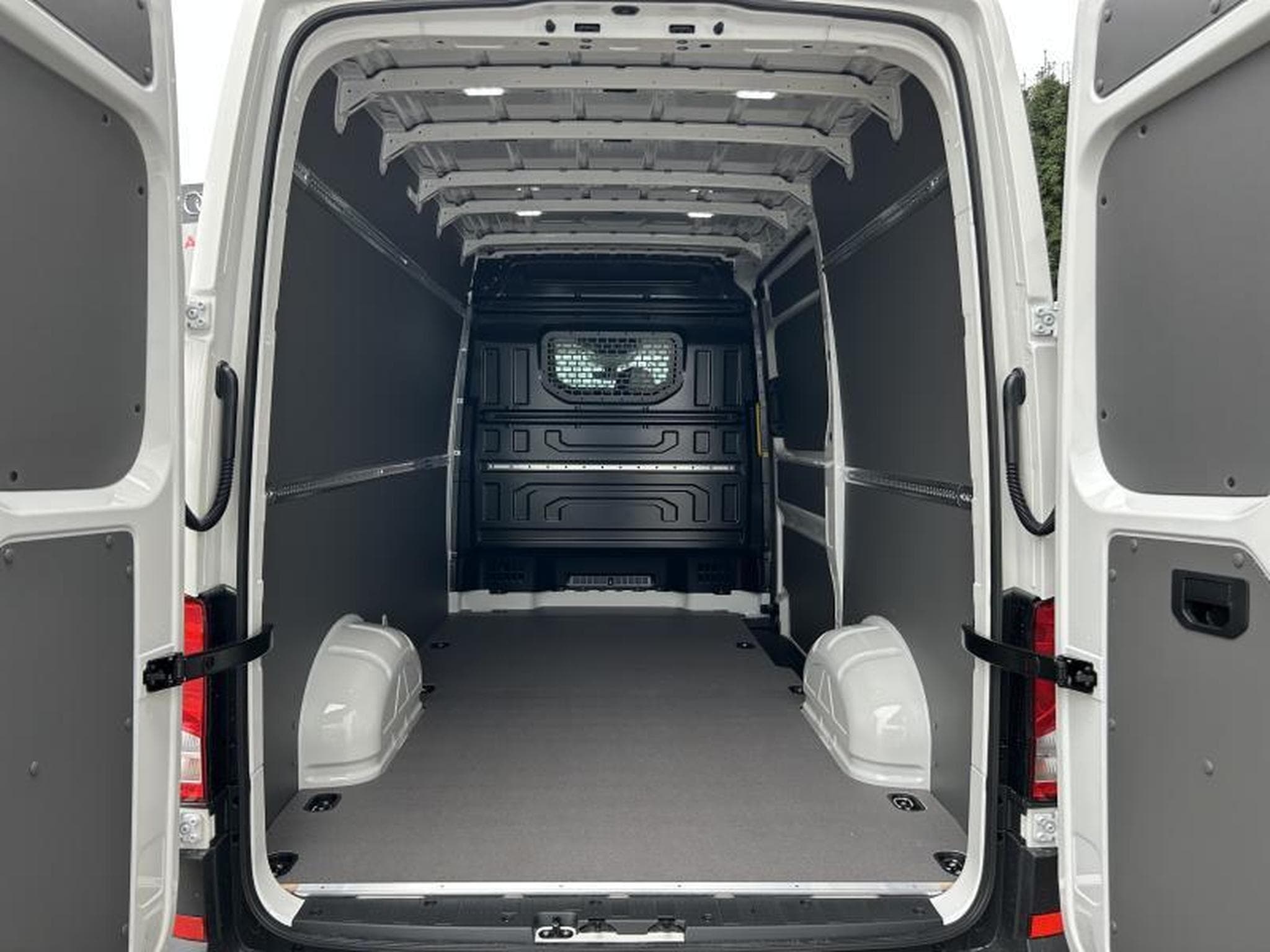 VW Crafter Fourgon (2025) - Photo 7