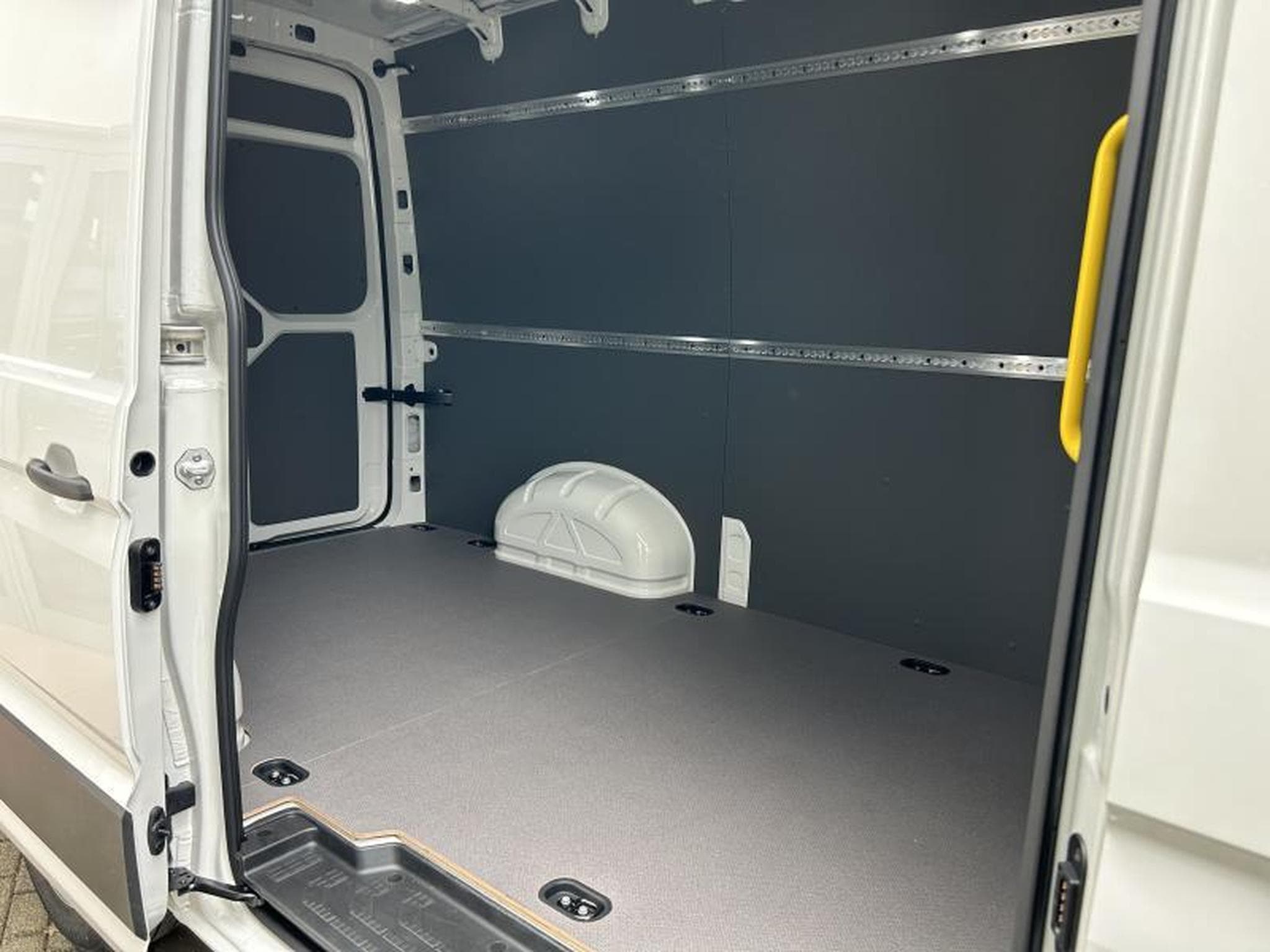VW Crafter Fourgon (2025) - Photo 8
