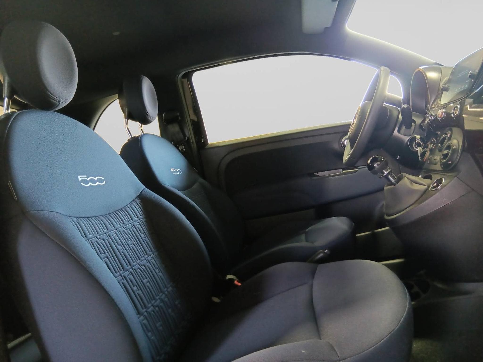 Fiat 500 Club 1.0 70 ch Hybride BSG (2023) - Foto 13