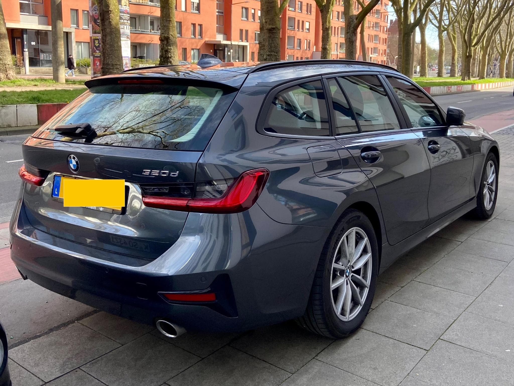 BMW 320 (2019) - Photo 1