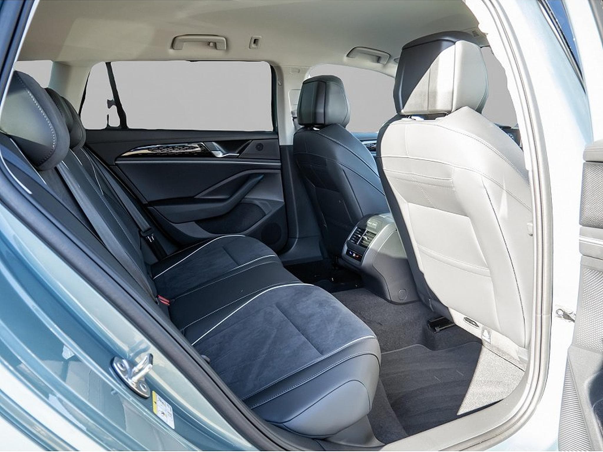 VW Passat (2025) - Photo 4