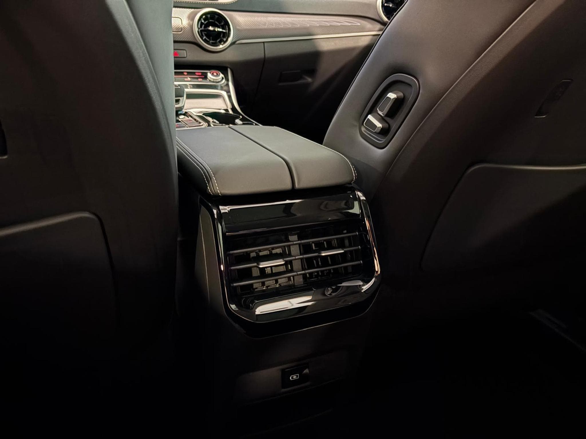 Forthing T5 EVO 1.5 TURBO AUTO FULL OPTIONS (2026) - Foto 17