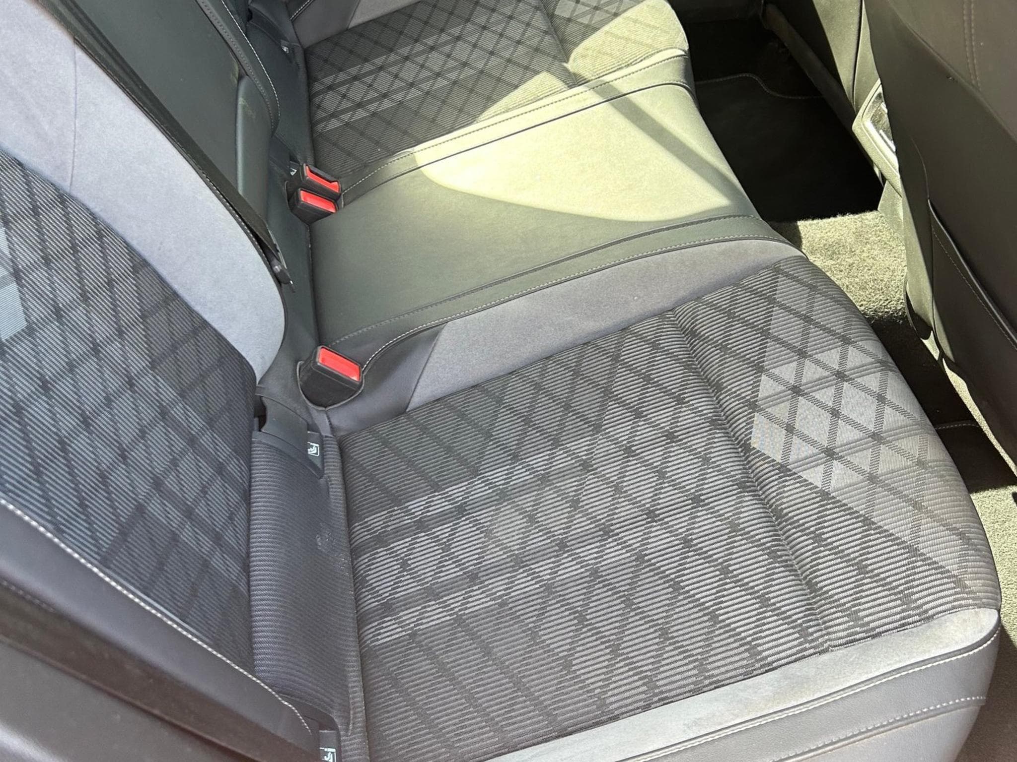 VW Golf VIII R-Line e-Tsi (2024) - Photo 3