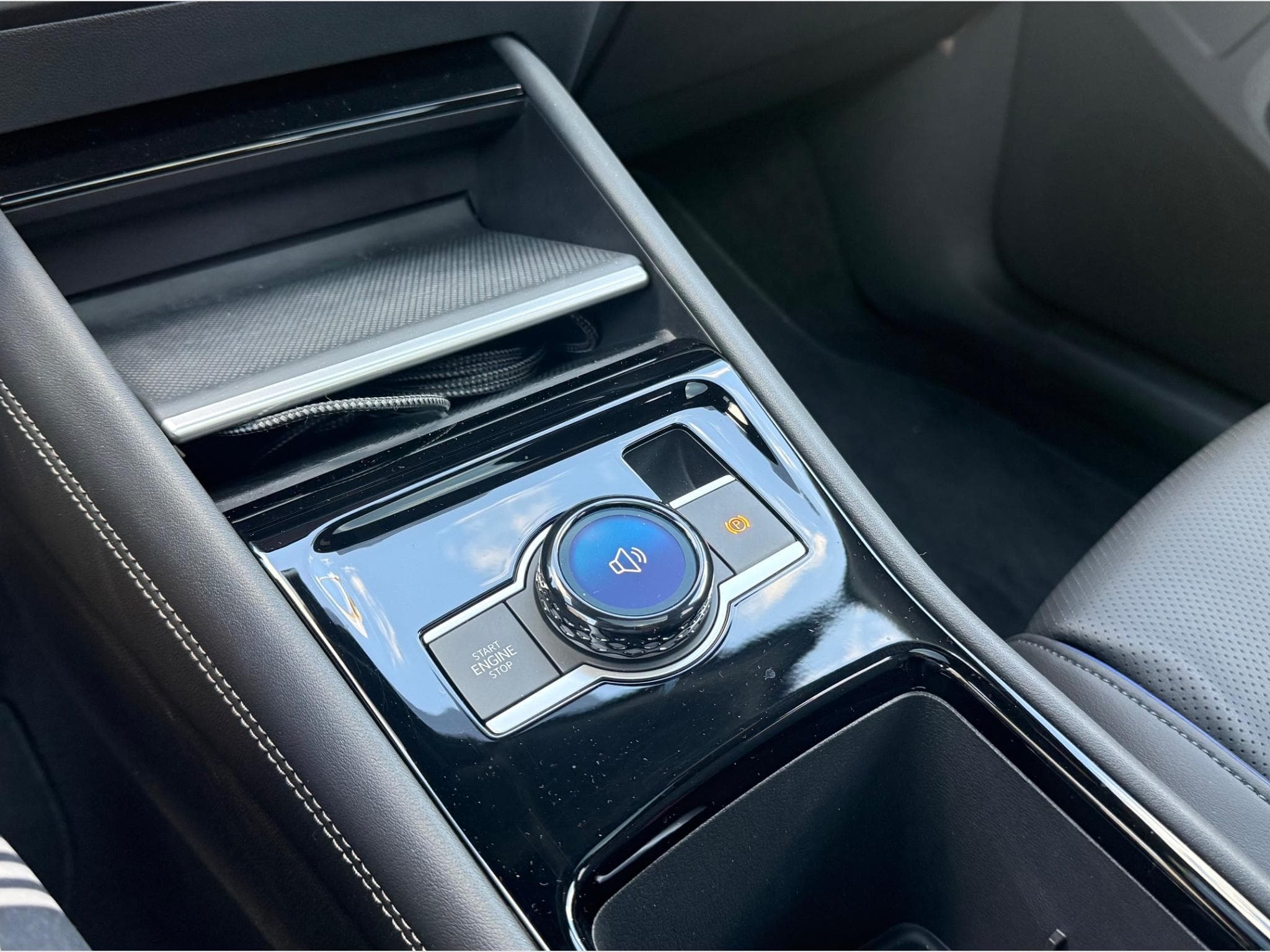 VW Tiguan R-Line (2024) - Photo 9