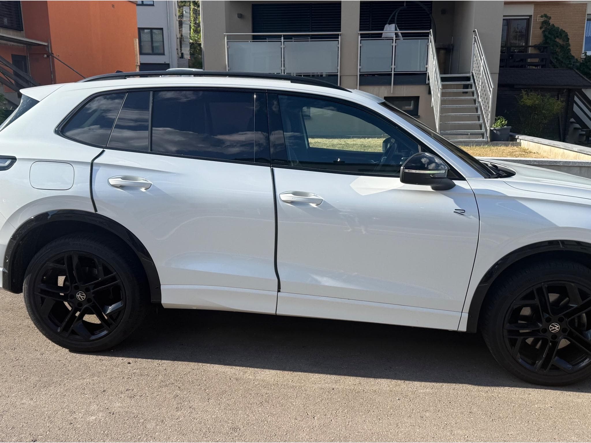 VW Tiguan R-Line (2024) - Photo 14