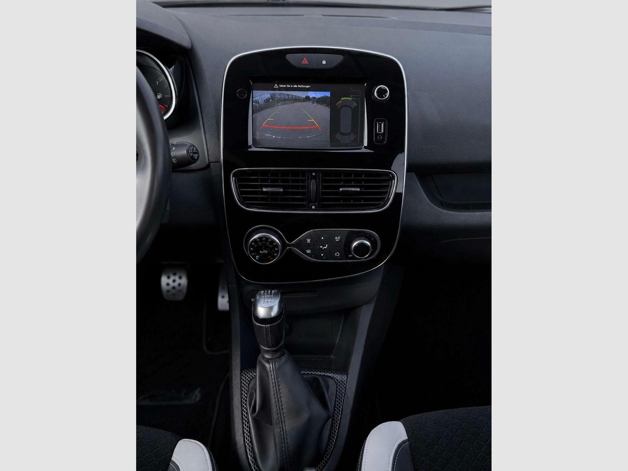 Renault Clio 1.2 TCE BOSE Edition LED (2017) - Foto 9