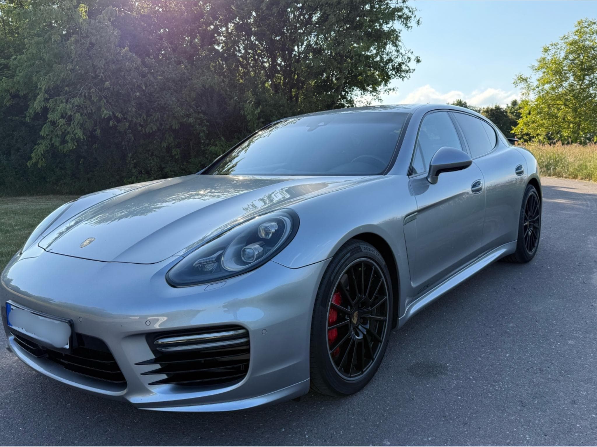 Porsche Panamera GTS (2016) - Photo 2