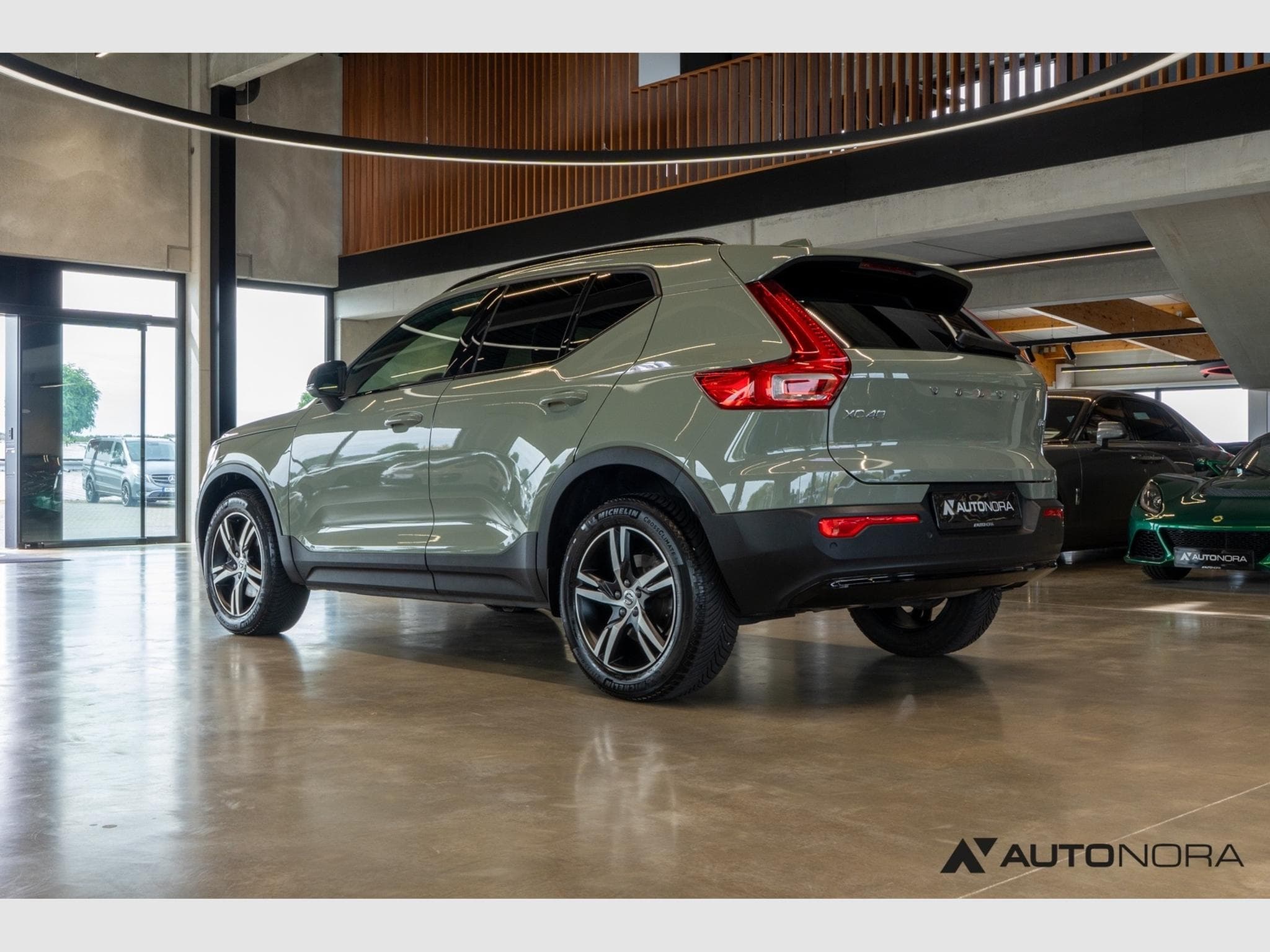 Volvo XC40 B3 2WD Plus Dark (2023) - Photo 8
