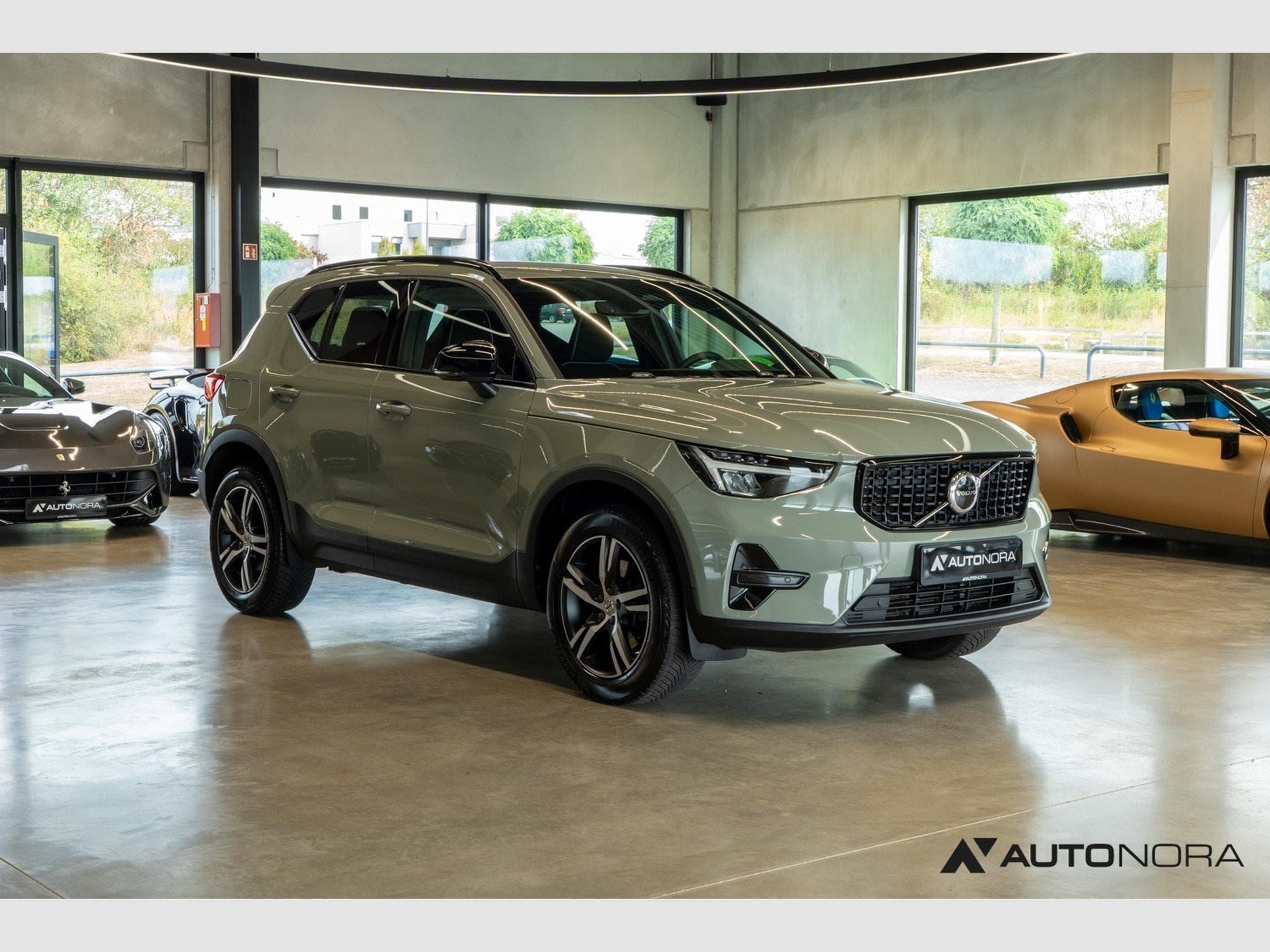 Volvo XC40 B3 2WD Plus Dark (2023) - Photo 3