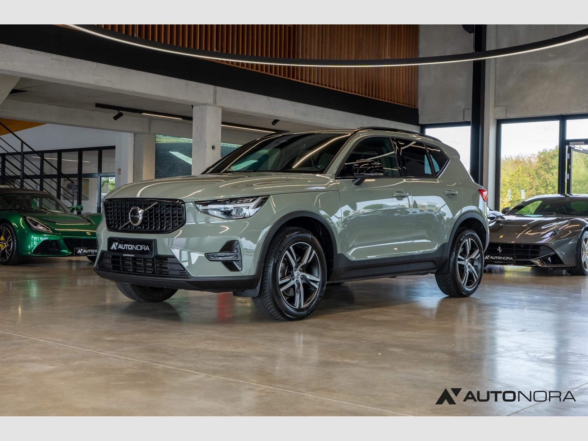 Volvo XC40 B3 2WD Plus Dark (2023) - Photo 6