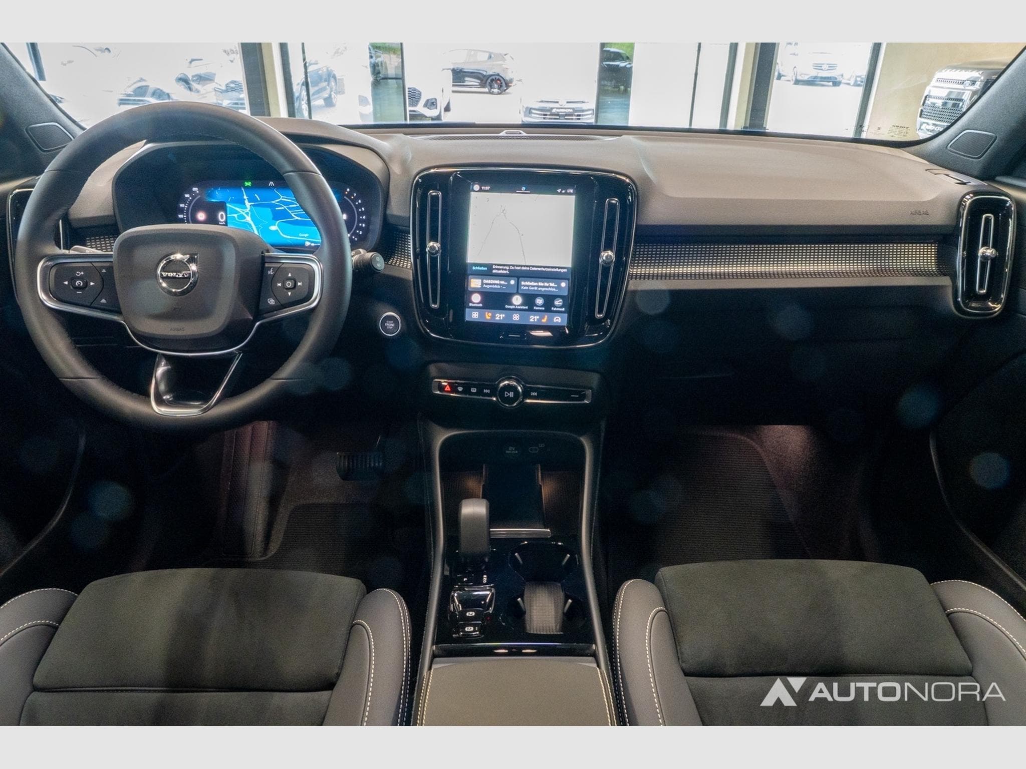 Volvo XC40 B3 2WD Plus Dark (2023) - Photo 15