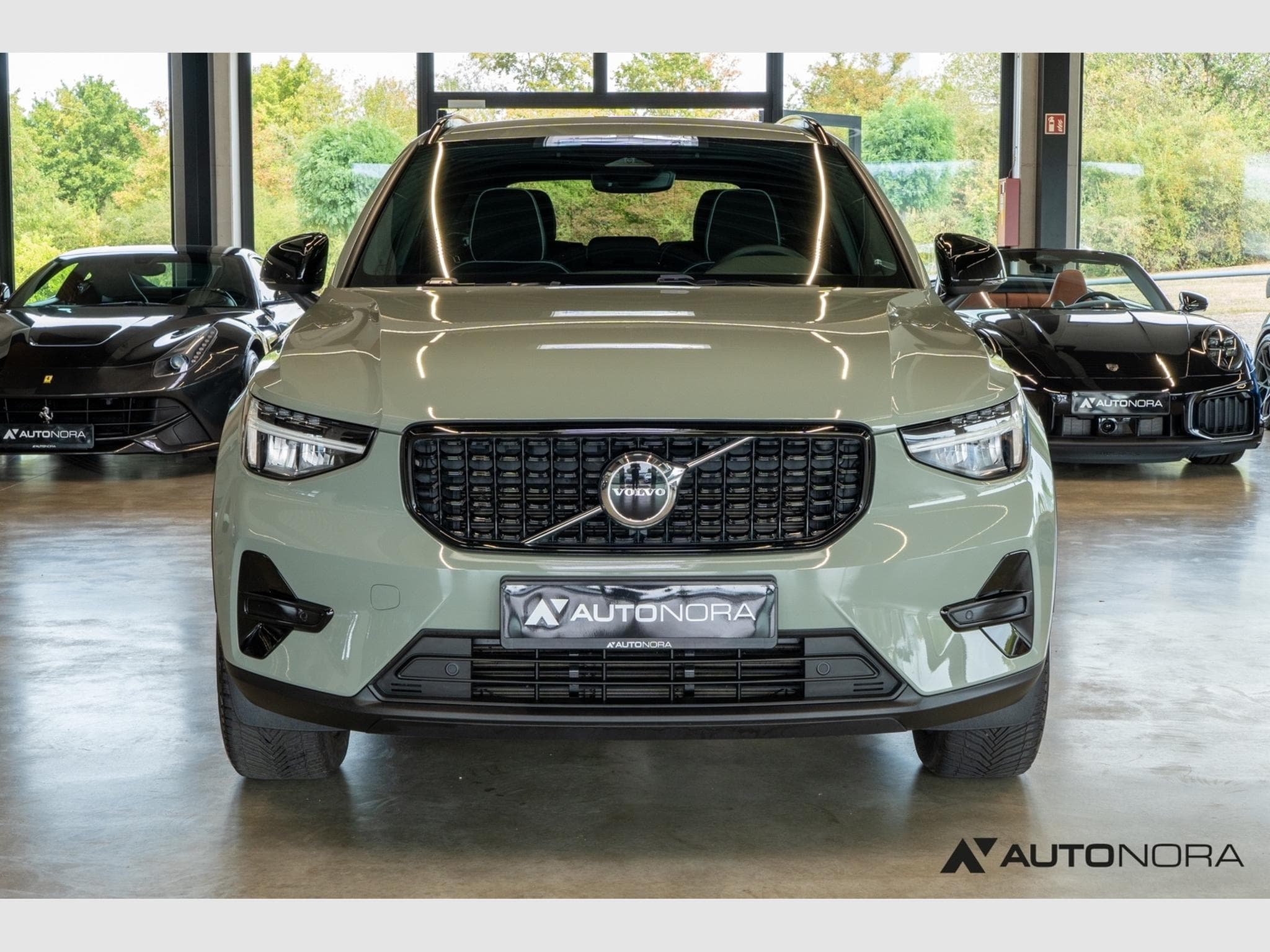 Volvo XC40 B3 2WD Plus Dark (2023) - Photo 5