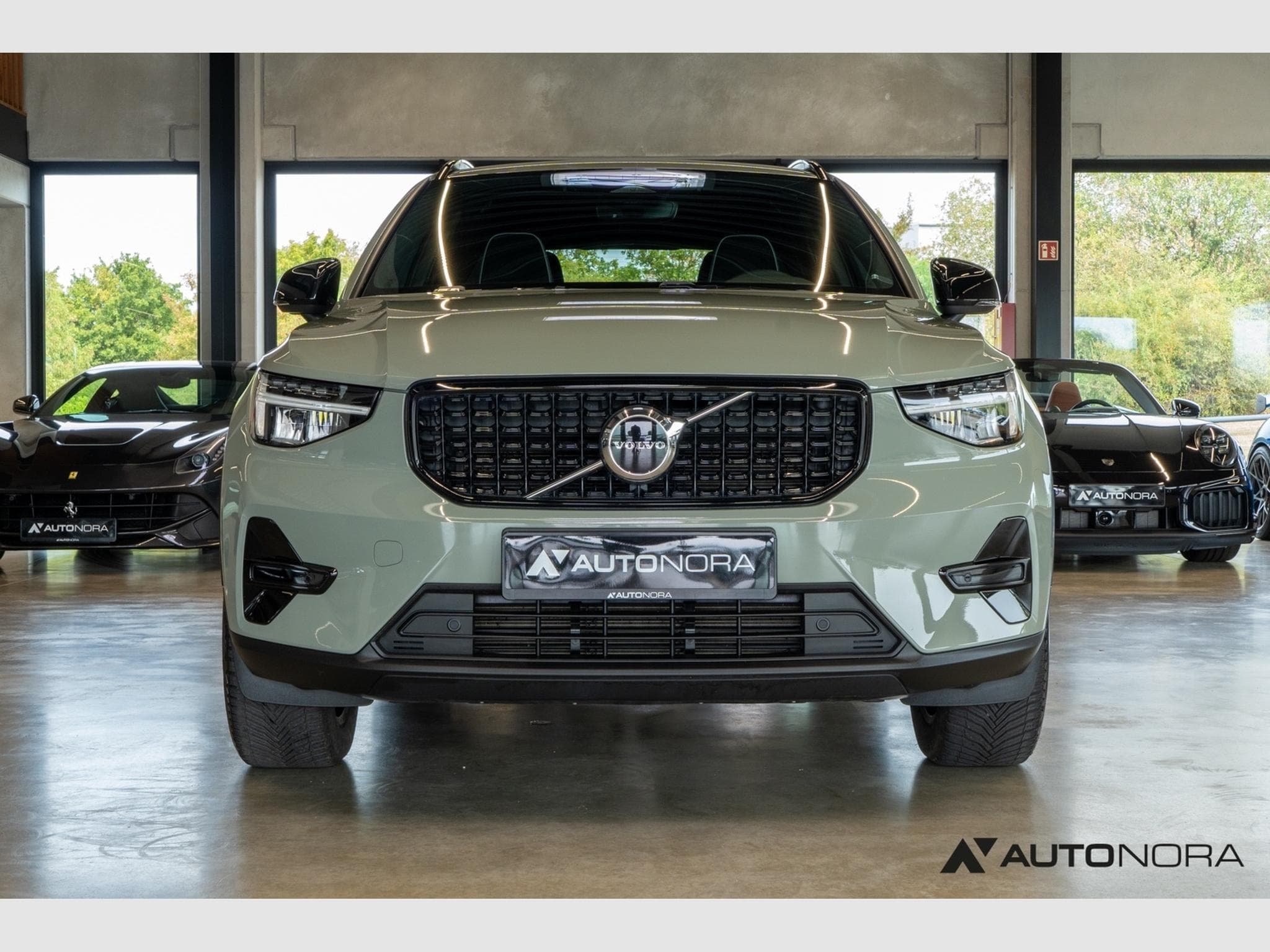 Volvo XC40 B3 2WD Plus Dark (2023) - Photo 10