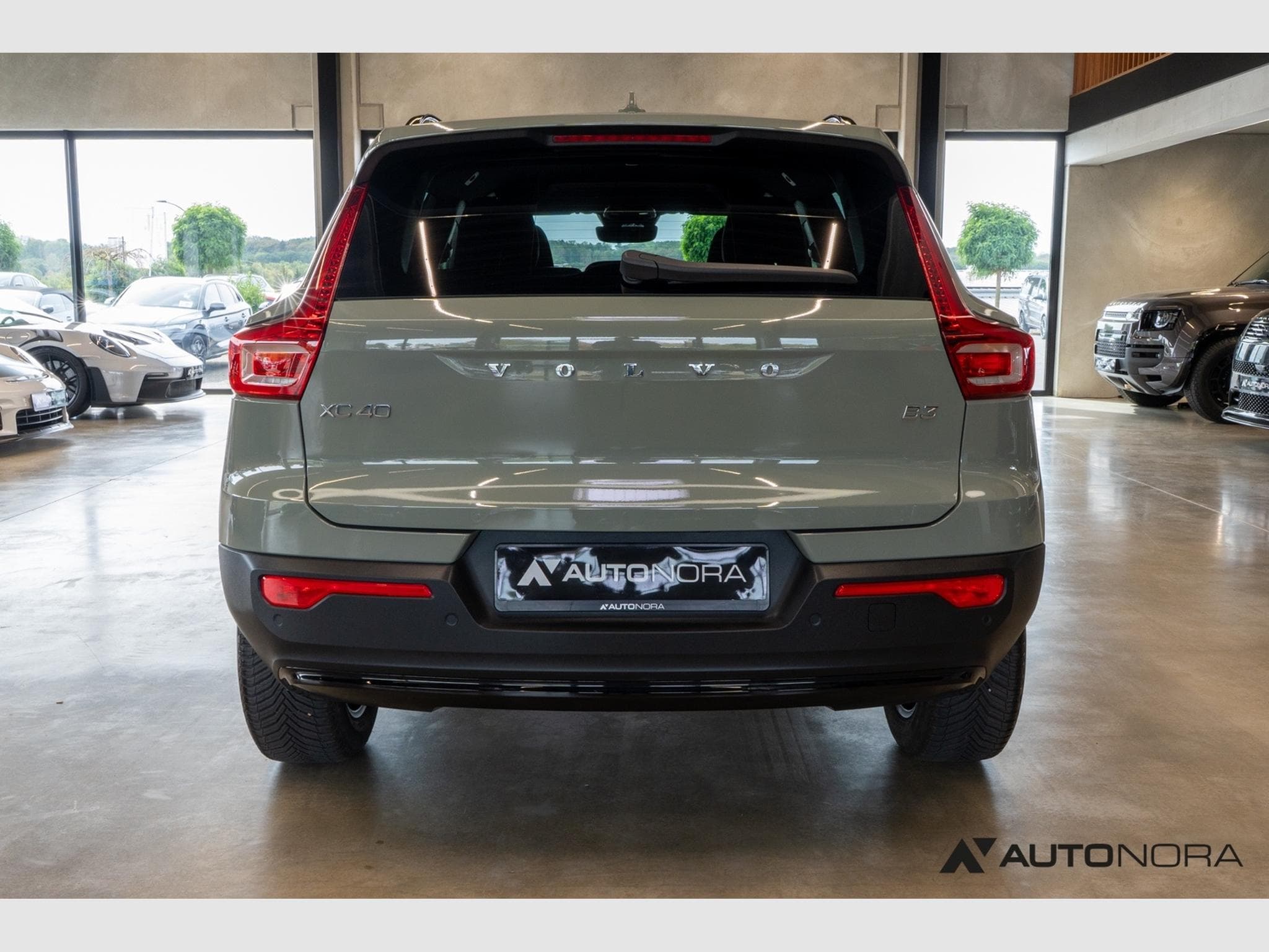 Volvo XC40 B3 2WD Plus Dark (2023) - Photo 9