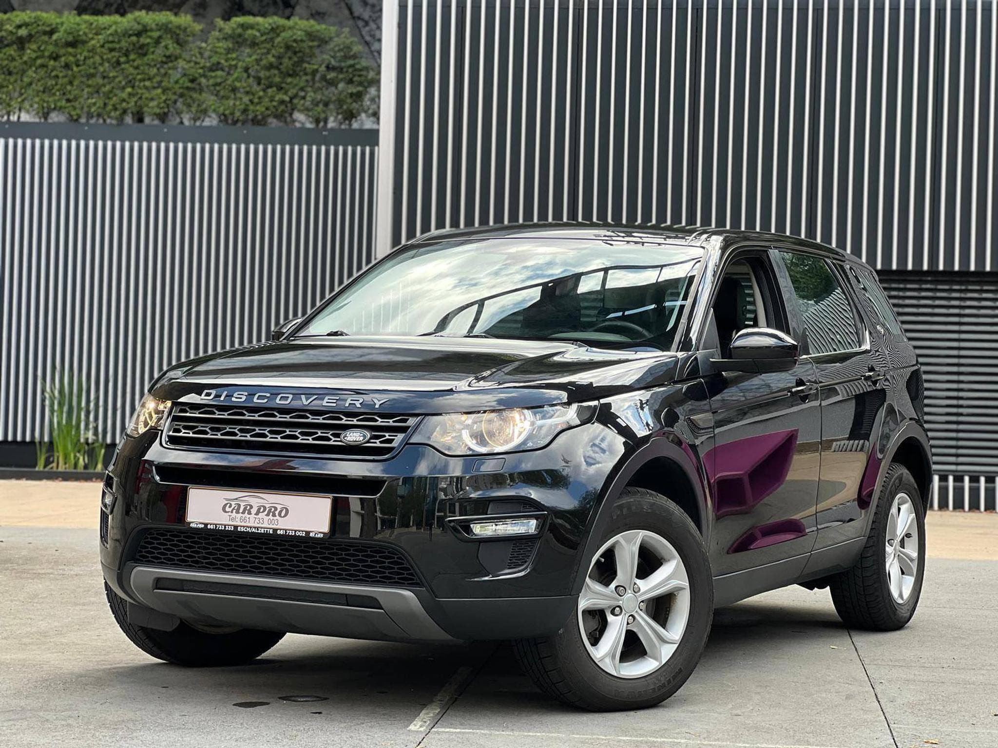 Land-Rover Discovery AUTOMATIQUE / DIESEL / PANORAMIQUE / (2016) - Photo 1