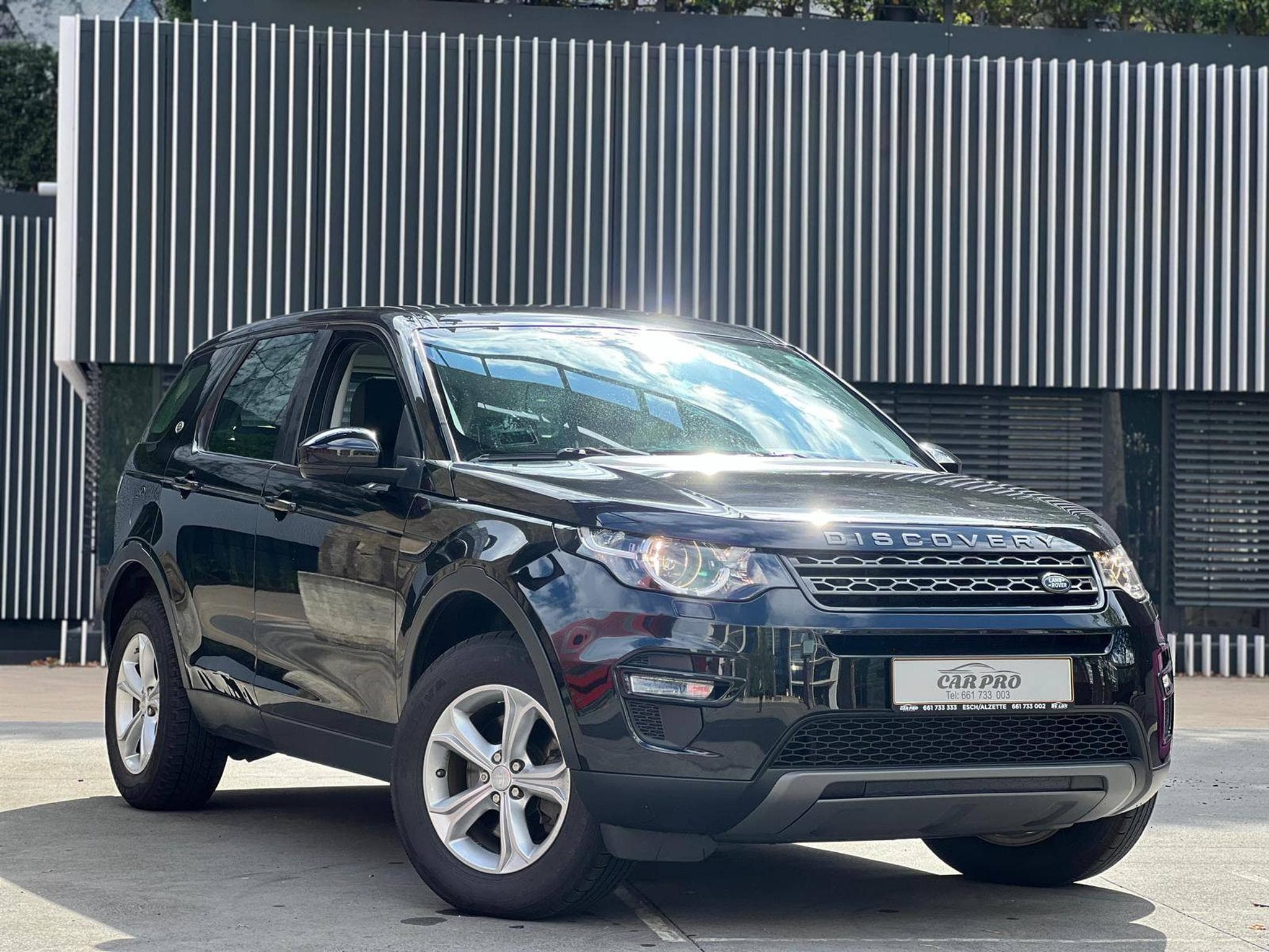 Land-Rover Discovery AUTOMATIQUE / DIESEL / PANORAMIQUE / (2016) - Photo 2