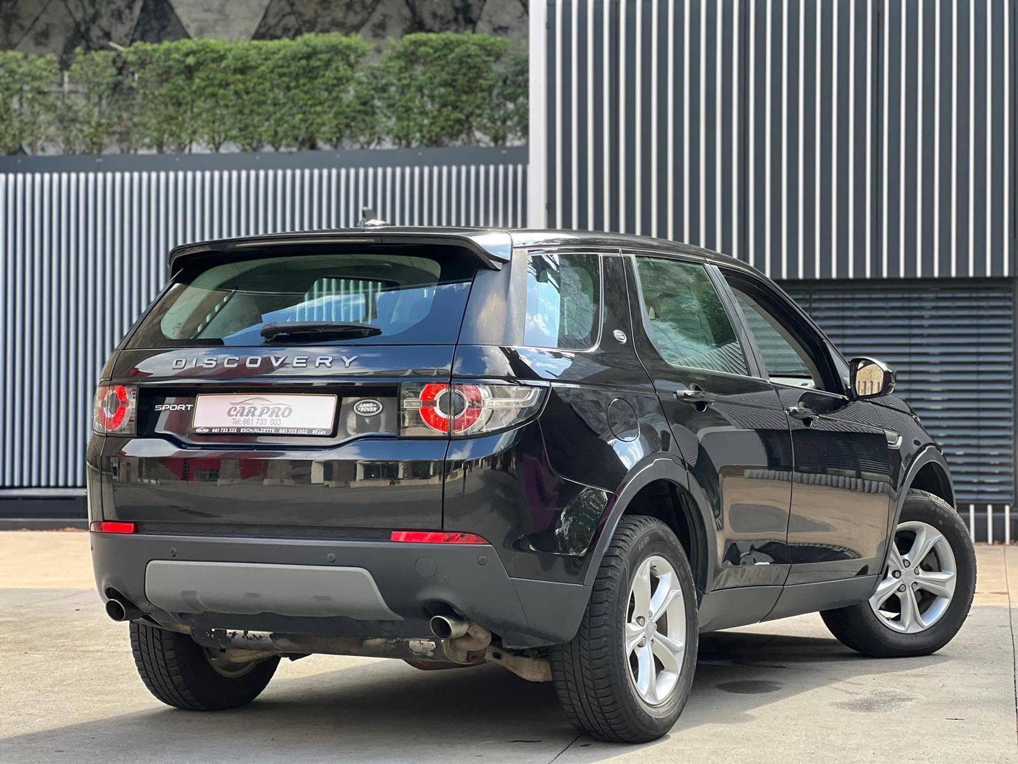 Land-Rover Discovery AUTOMATIQUE / DIESEL / PANORAMIQUE / (2016) - Photo 3