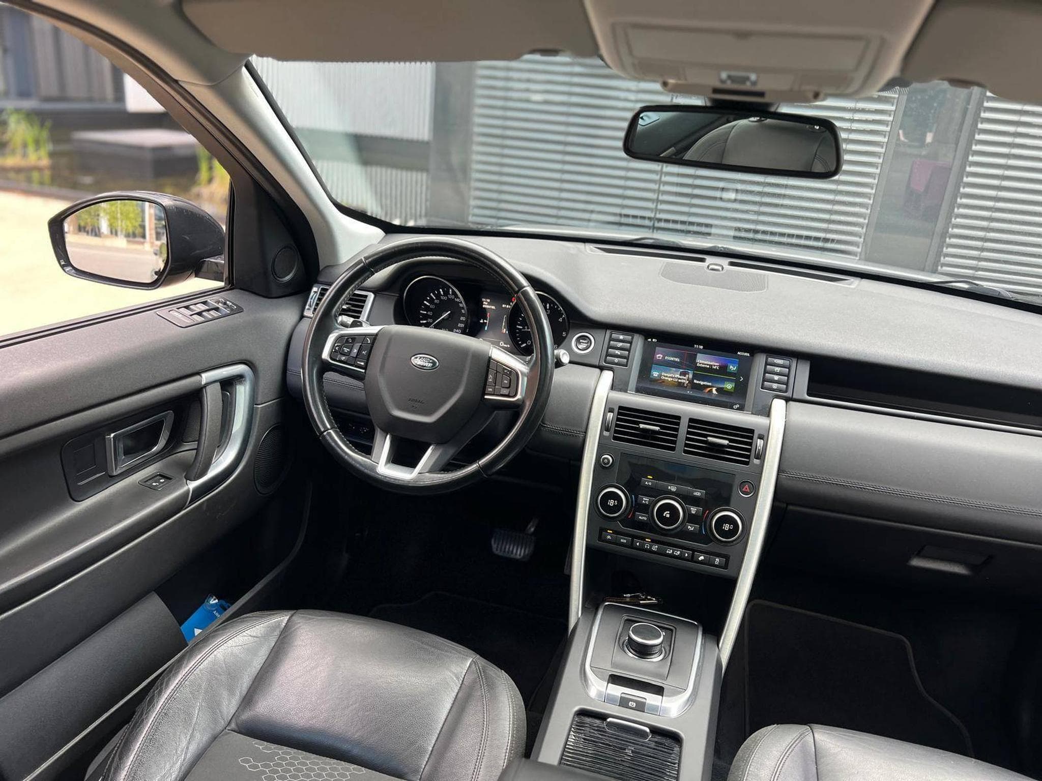 Land-Rover Discovery AUTOMATIQUE / DIESEL / PANORAMIQUE / (2016) - Photo 12