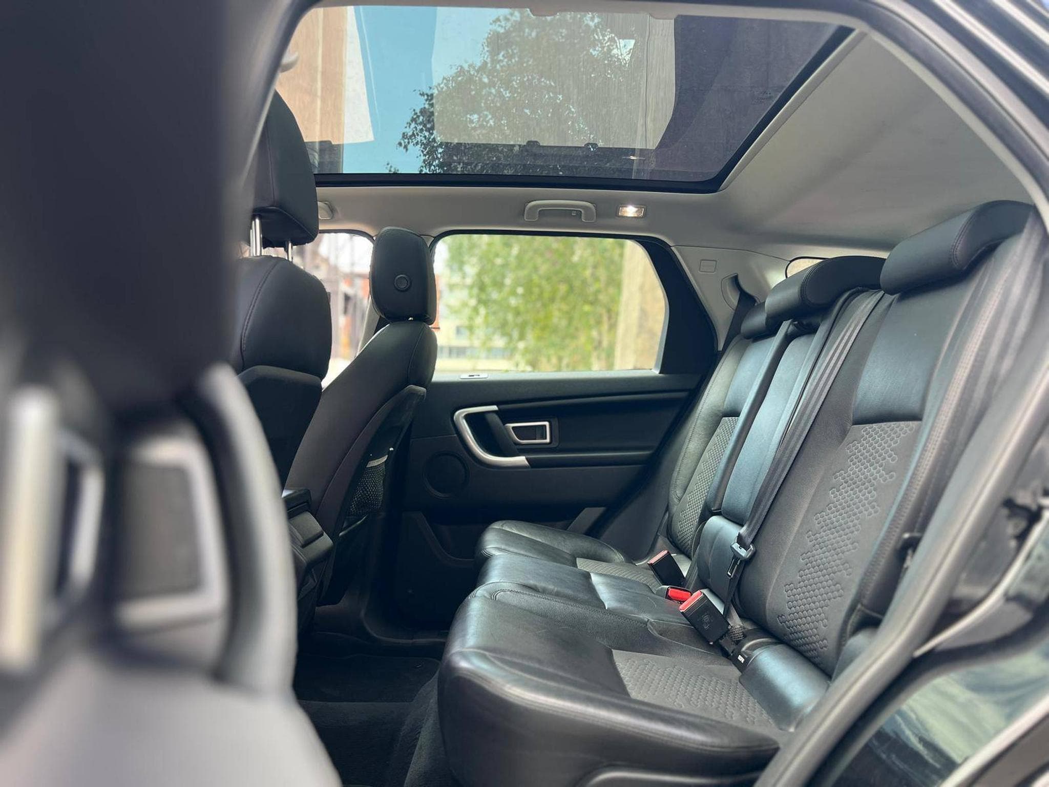 Land-Rover Discovery AUTOMATIQUE / DIESEL / PANORAMIQUE / (2016) - Photo 16