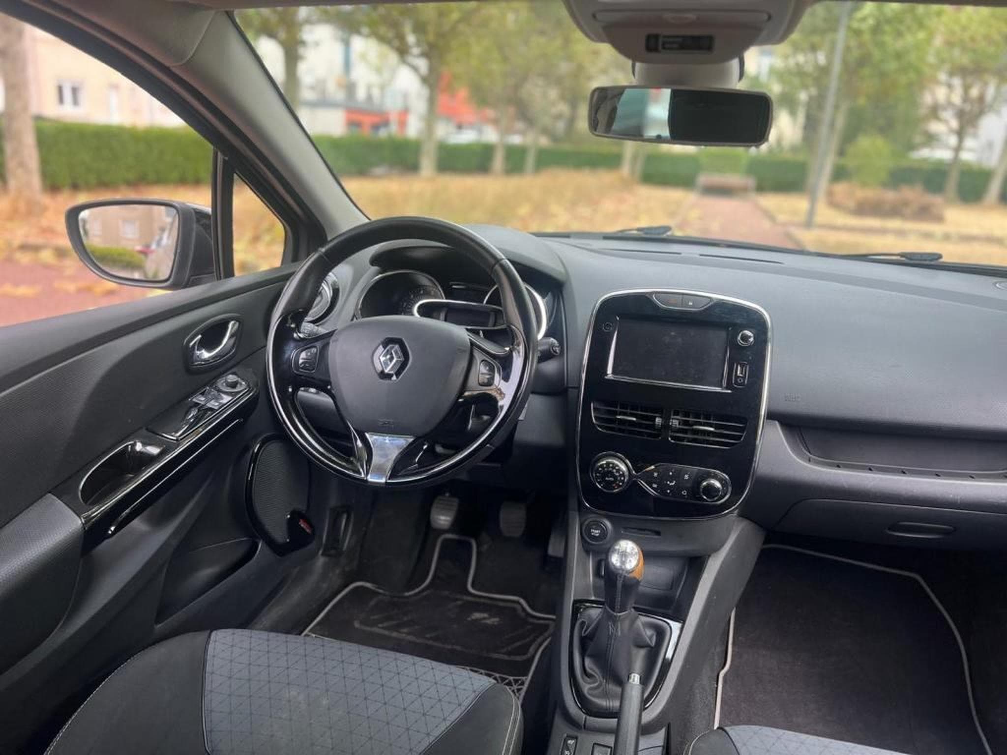 Renault Clio MANUELLE / DIESEL (2012) - Photo 11
