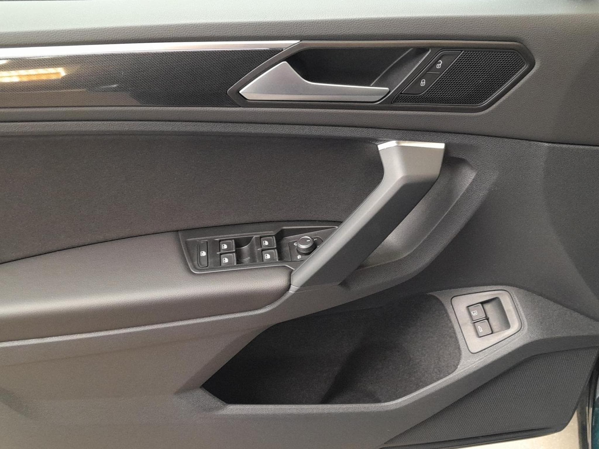 VW Tiguan Elegance+PHEV+DSG+LED+AHK (2023) - Photo 10