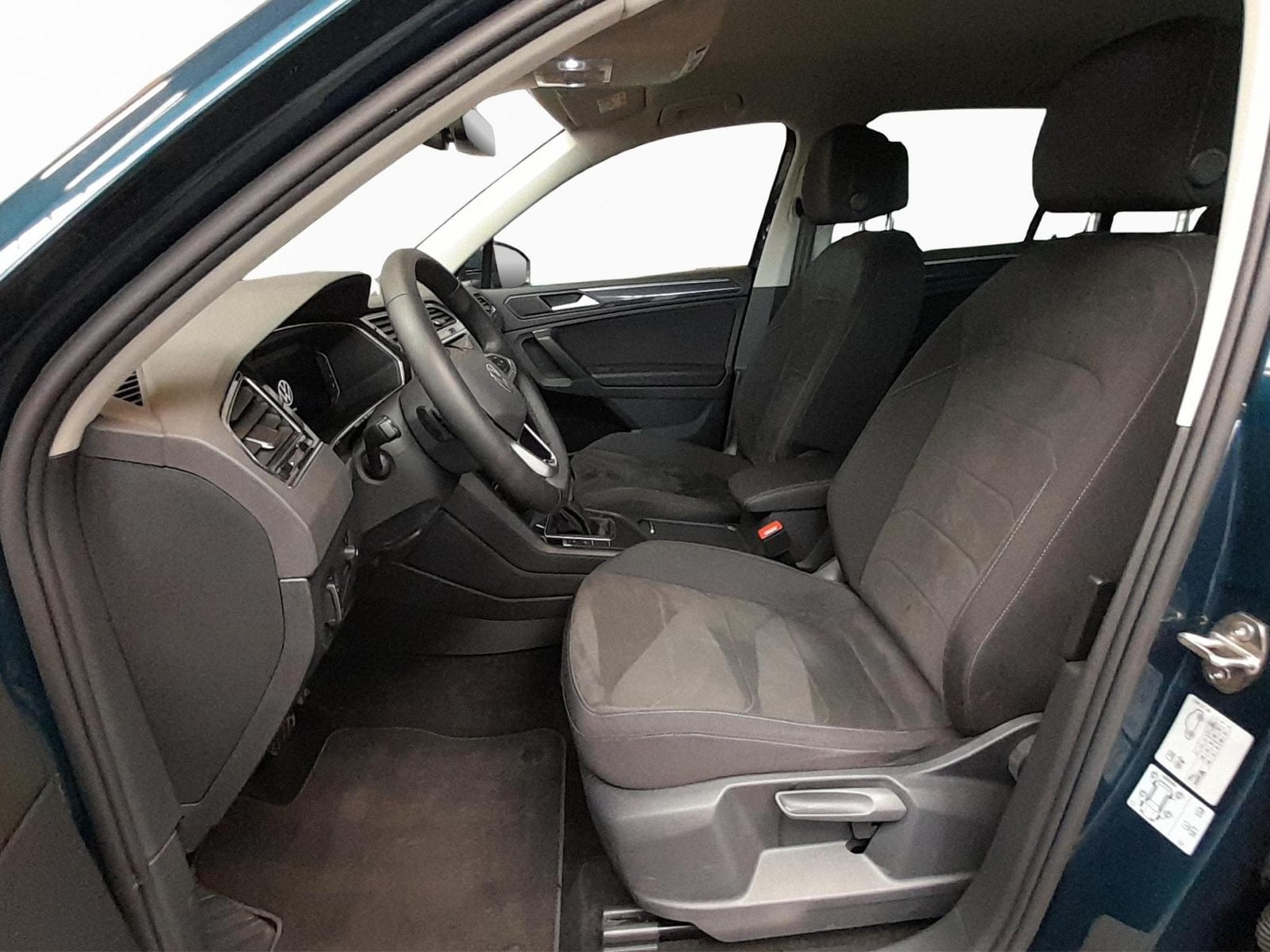 VW Tiguan Elegance+PHEV+DSG+LED+AHK (2023) - Photo 11