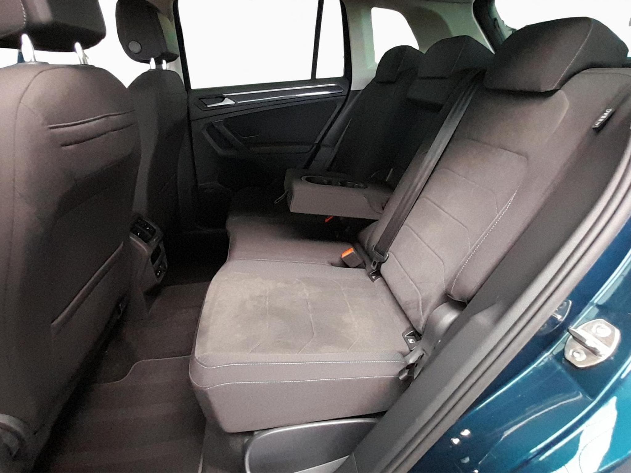 VW Tiguan Elegance+PHEV+DSG+LED+AHK (2023) - Photo 18