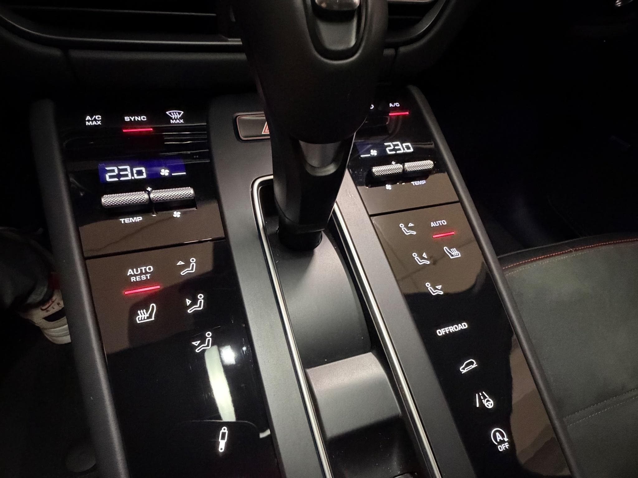 Porsche Macan GTS (2022) - Photo 10