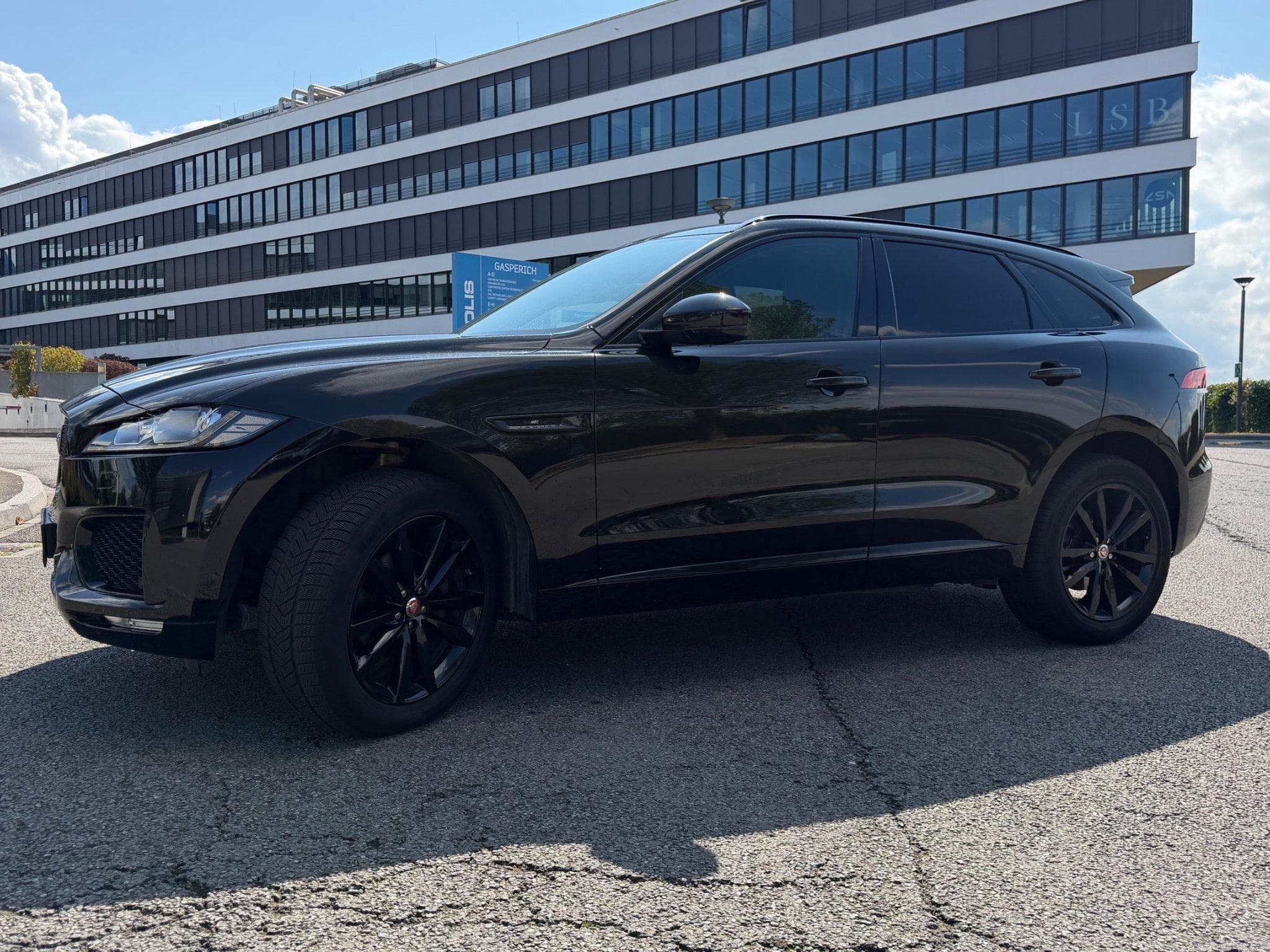 Jaguar F-Pace 25d Chequered Flag AWD (2019) - Photo 2