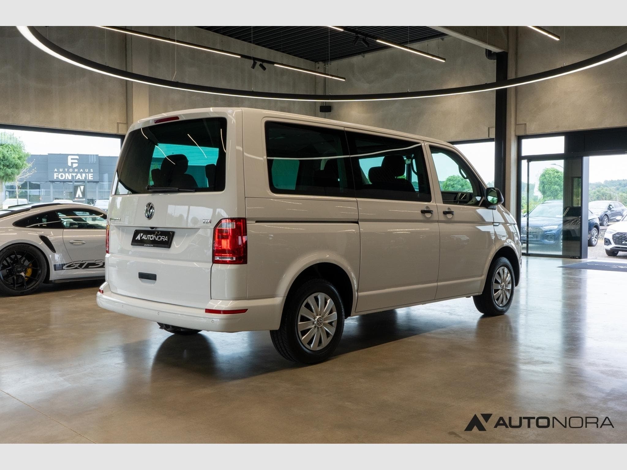 VW Multivan T6 2.0 TDI Multivan Trendline (2016) - Photo 4