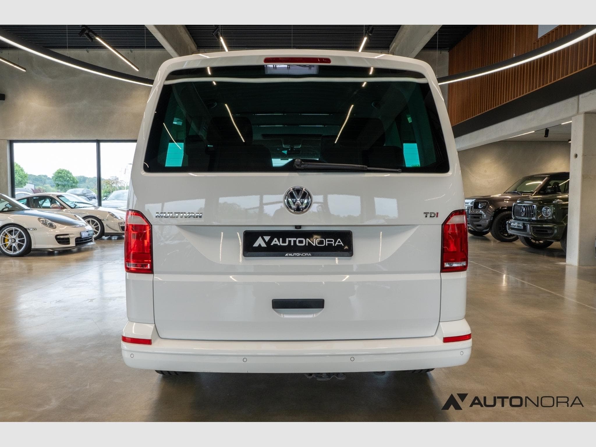 VW Multivan T6 2.0 TDI Multivan Trendline (2016) - Photo 9