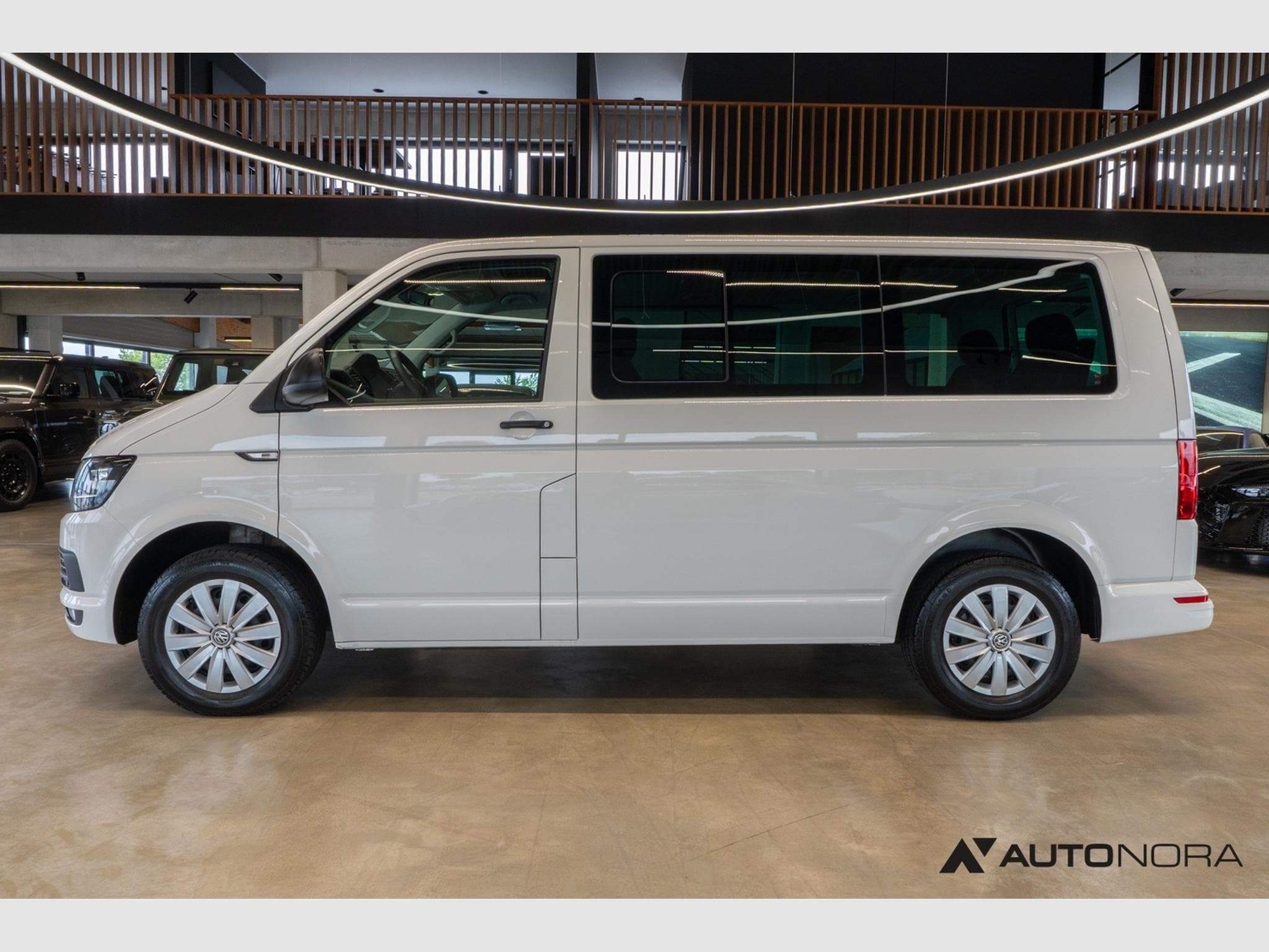 VW Multivan T6 2.0 TDI Multivan Trendline (2016) - Photo 7